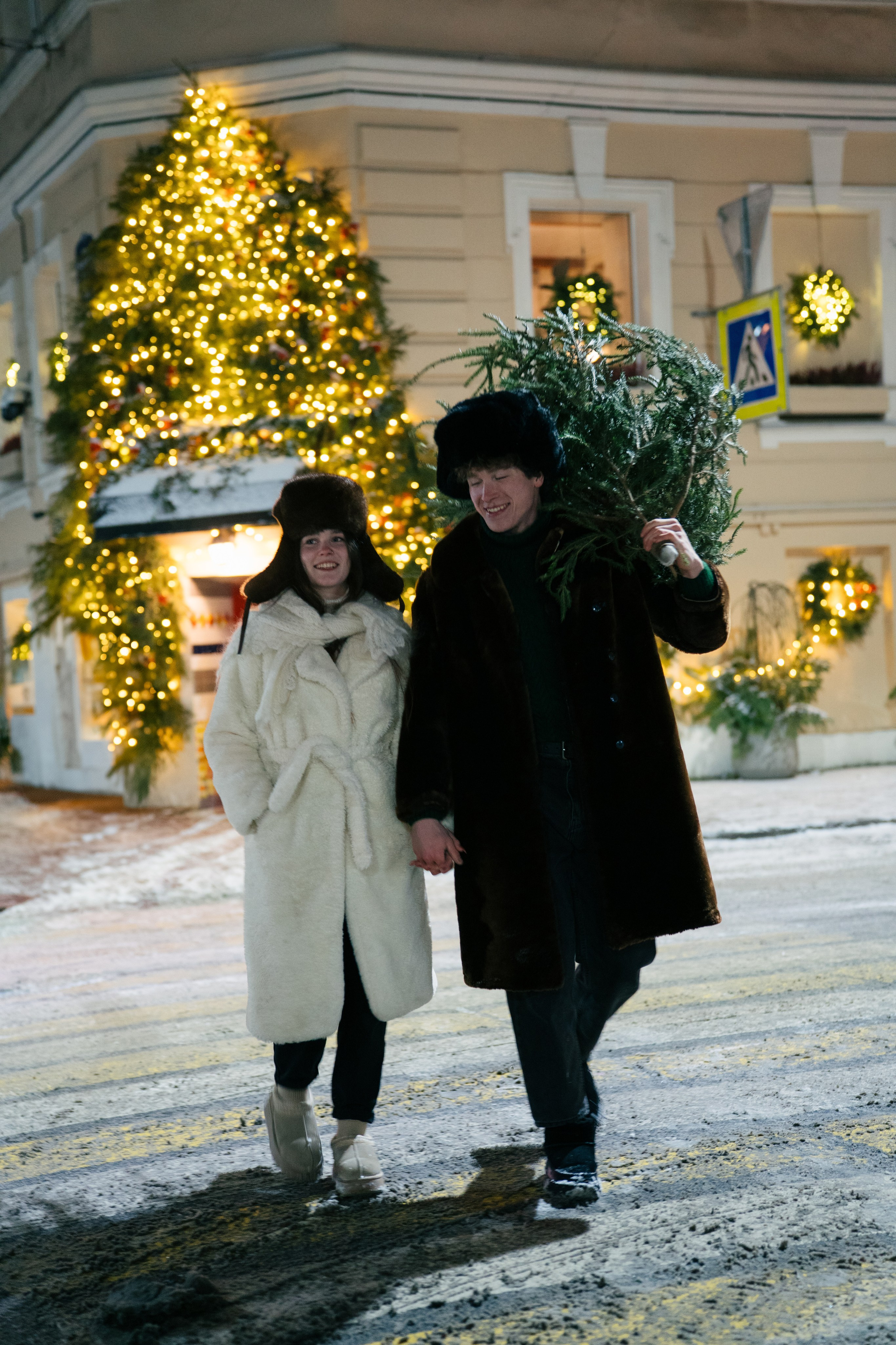 НОВОГОДНЯЯ ПРОГУЛКА ПАРЫ ПО ЧЕРНЫШЕВСКОЙ ПЕРЕД НОВЫМ ГОДОМ. Профессиональный фотограф, Санкт-Петербург — Виктория Богомолова