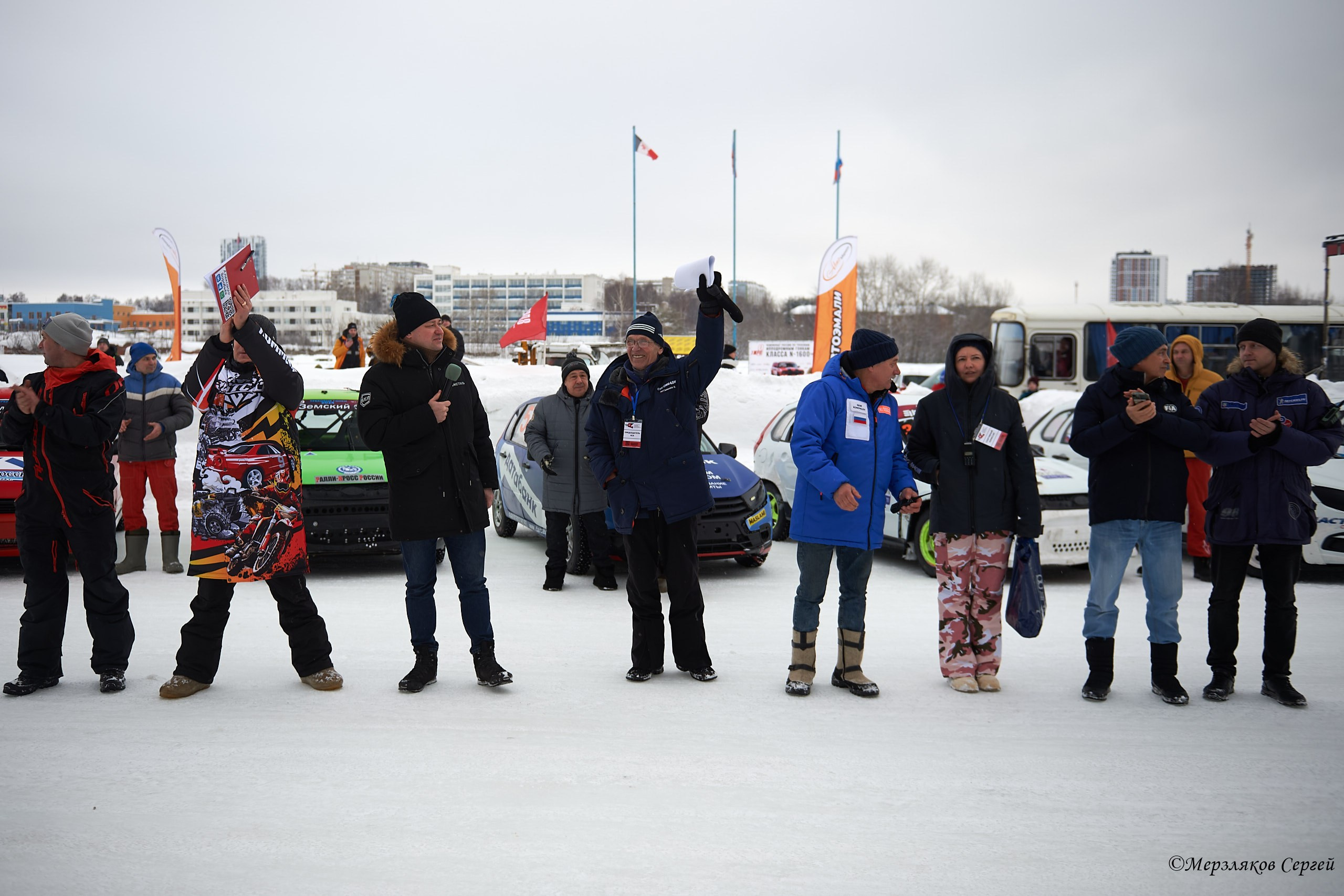 Трековые автогонки на льду Чемпионат России. Спортивный репортажный фотограф в Ижевске Сергей Мерзляков