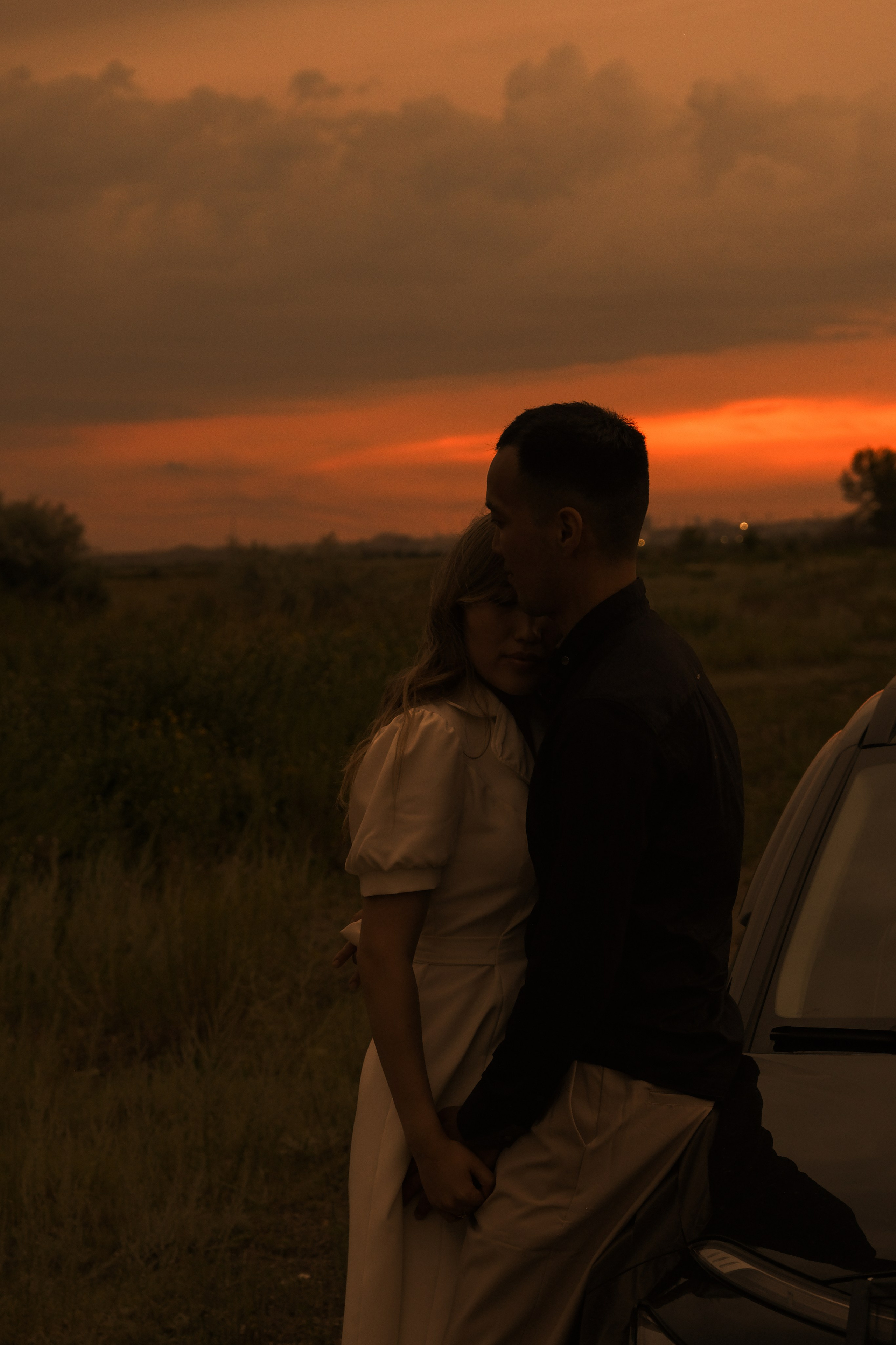 Парная фотосессия на закате в городе Караганды