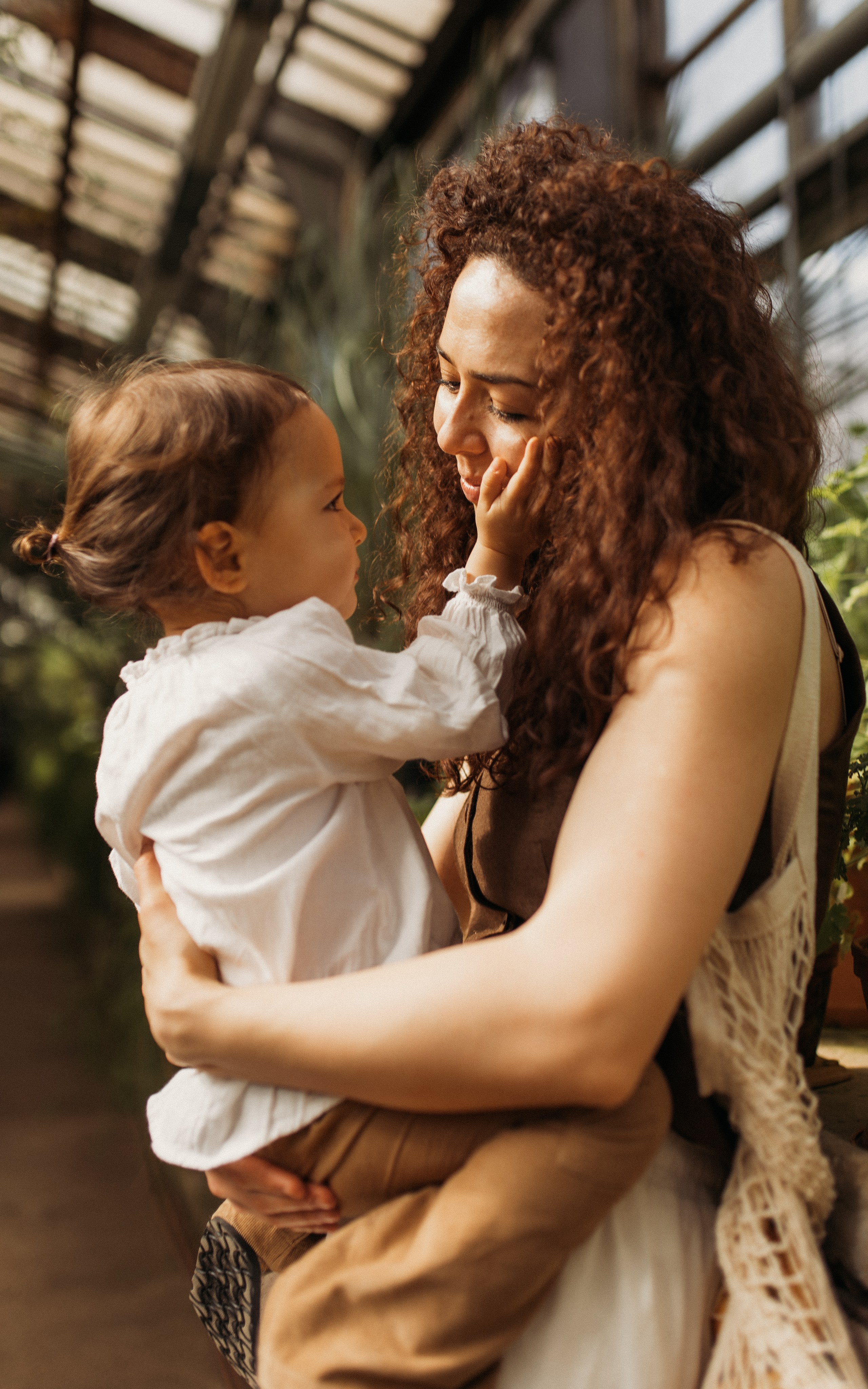 Зарина и София съемка в оранжерее. Семейный и свадебный фотограф в Москве и Зеленограде Марина Малярова