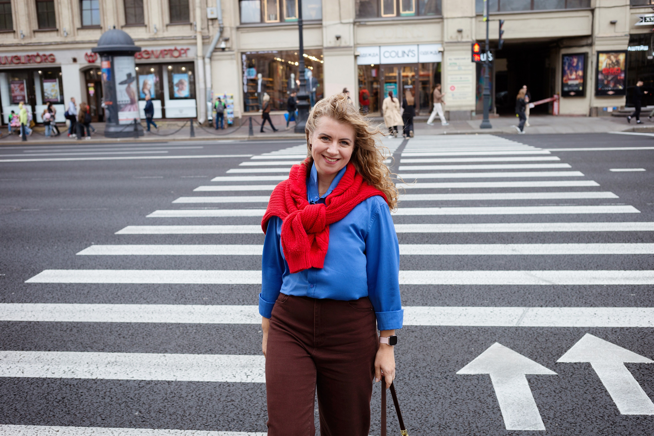Фотосессия в СПб и книжном магазине Подписные издания. Портретные фотосессии, контент-съемки, репортаж