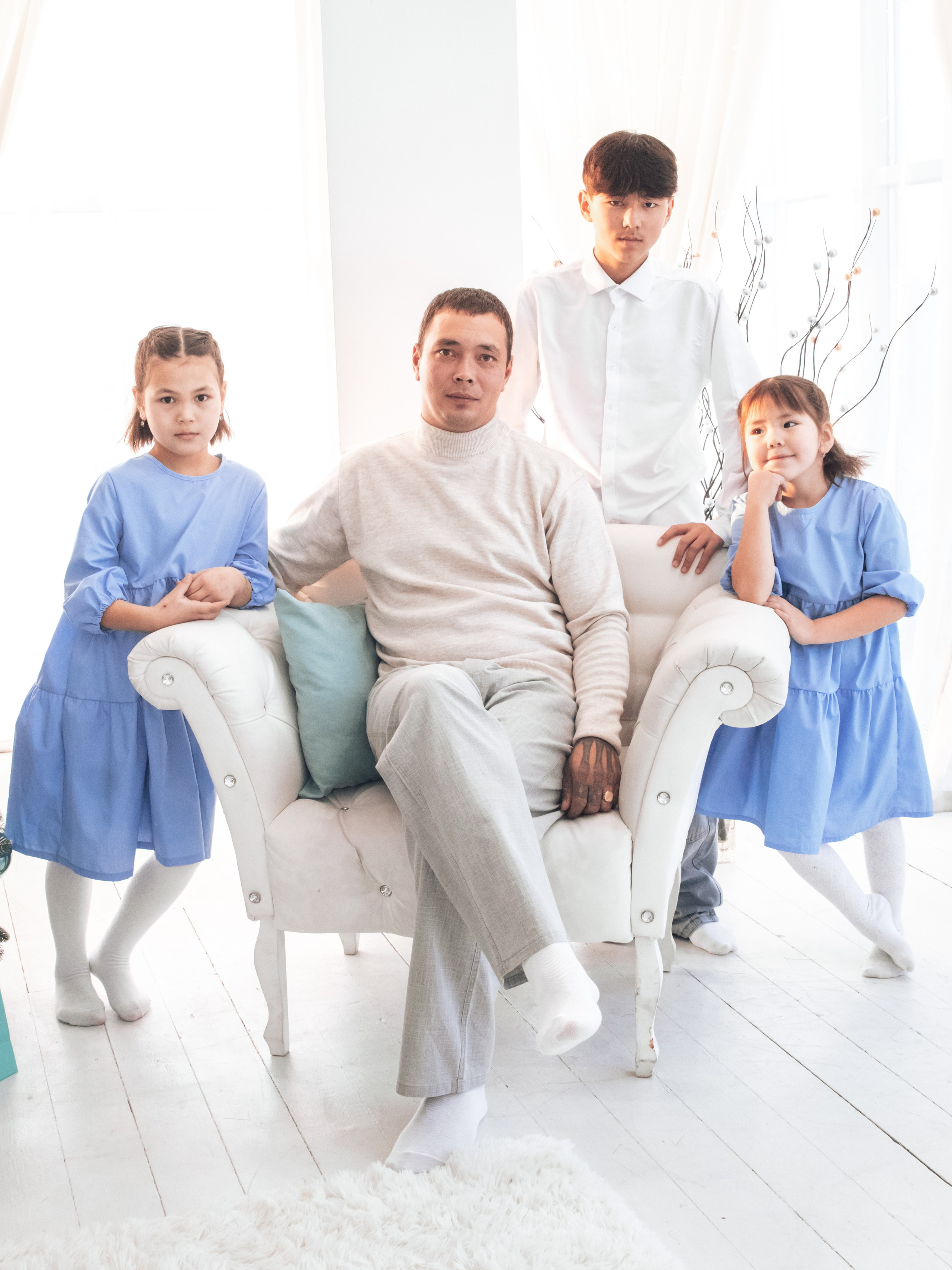 Съёмка прекрасной семьи в зале Лайт. PhotoMeet — Фотограф в Улан-Удэ