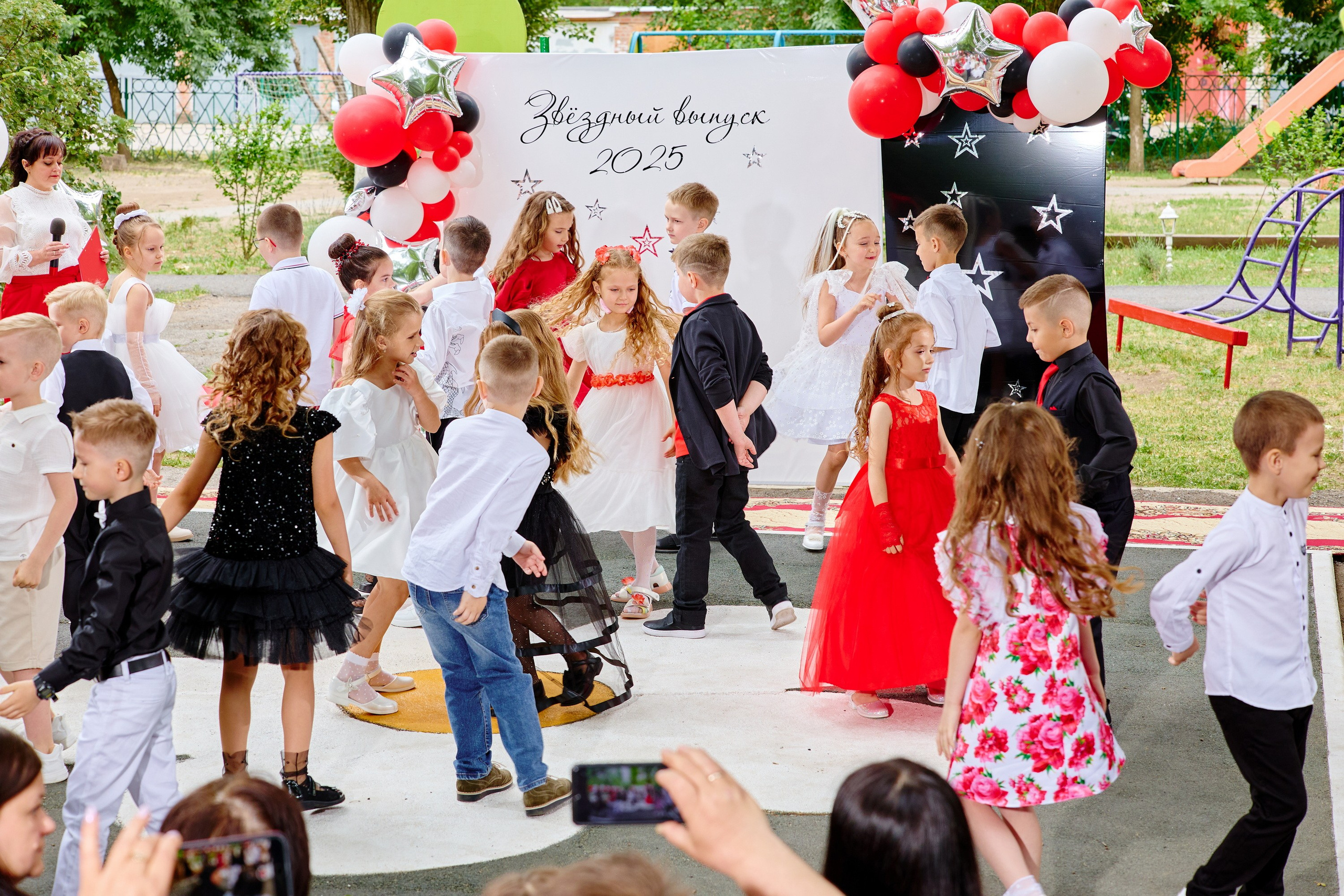 Выпускной 45 сад. Фотограф Выпускные альбомы Таганрог Сергей Коробченко