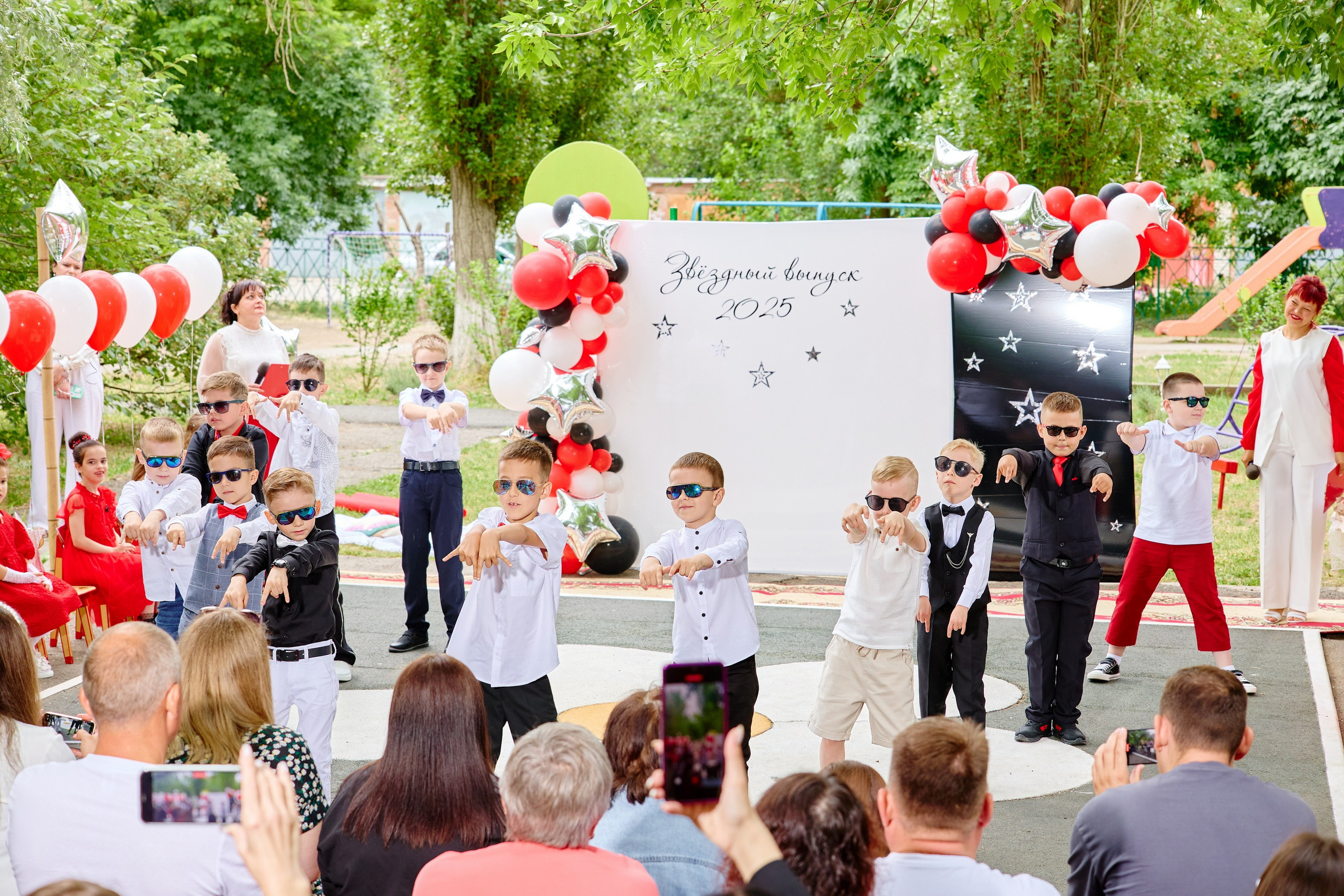 Выпускной 45 сад. Фотограф Выпускные альбомы Таганрог Сергей Коробченко