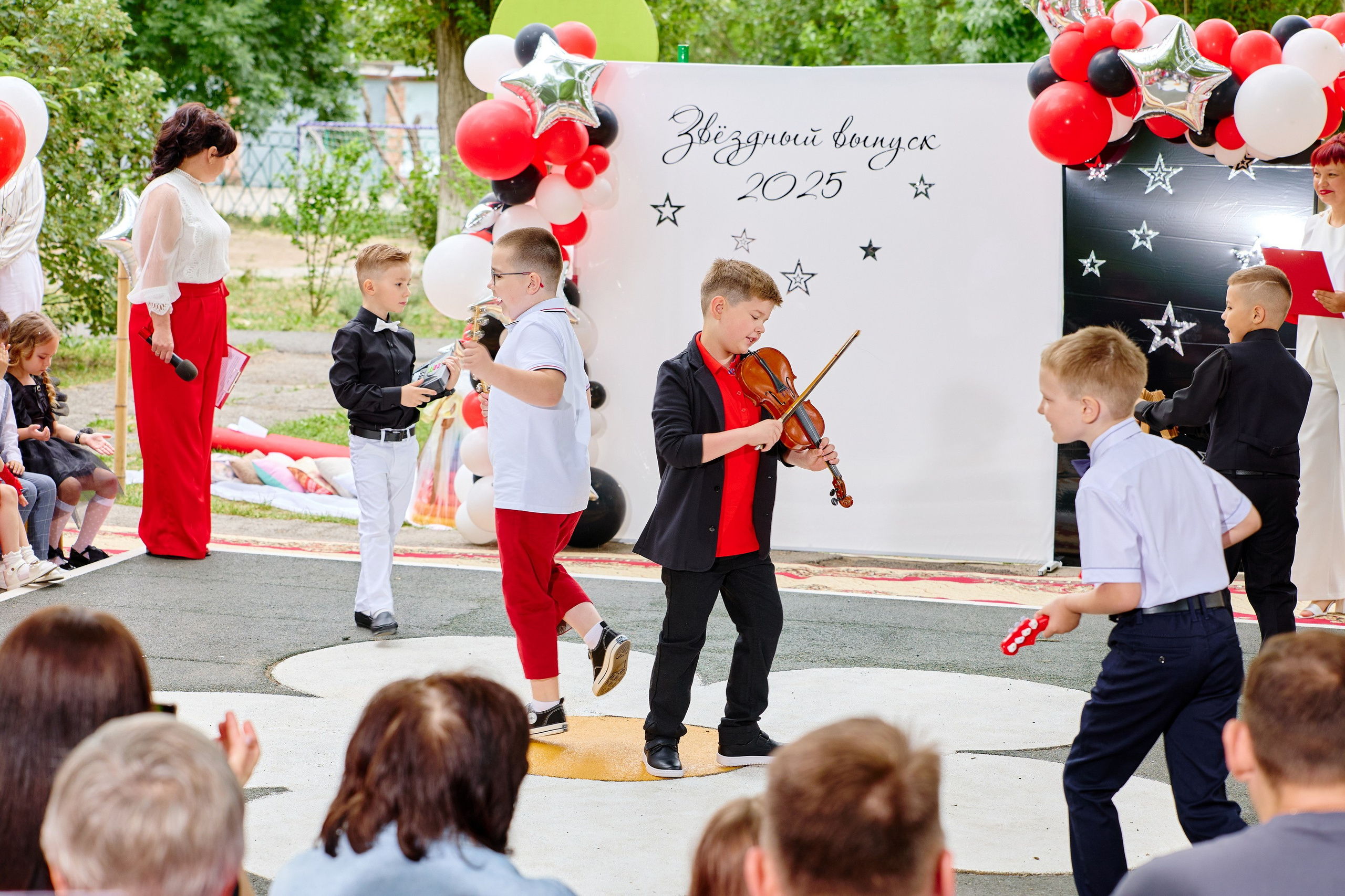 Выпускной 45 сад. Фотограф Выпускные альбомы Таганрог Сергей Коробченко
