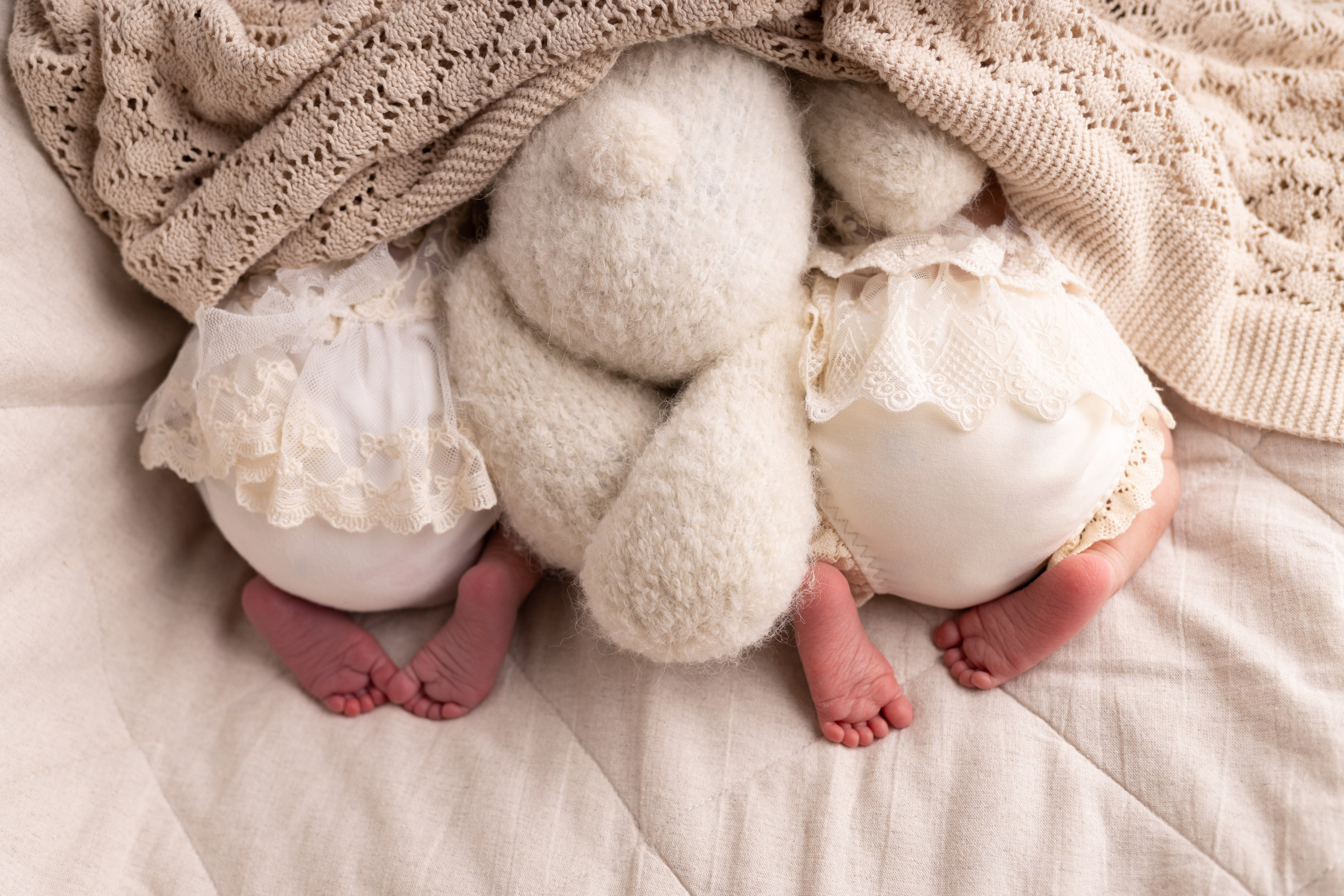 Фотосъемка двойни. Фотограф новорожденных малышей в Омске и Омской области Эльвира Камаева