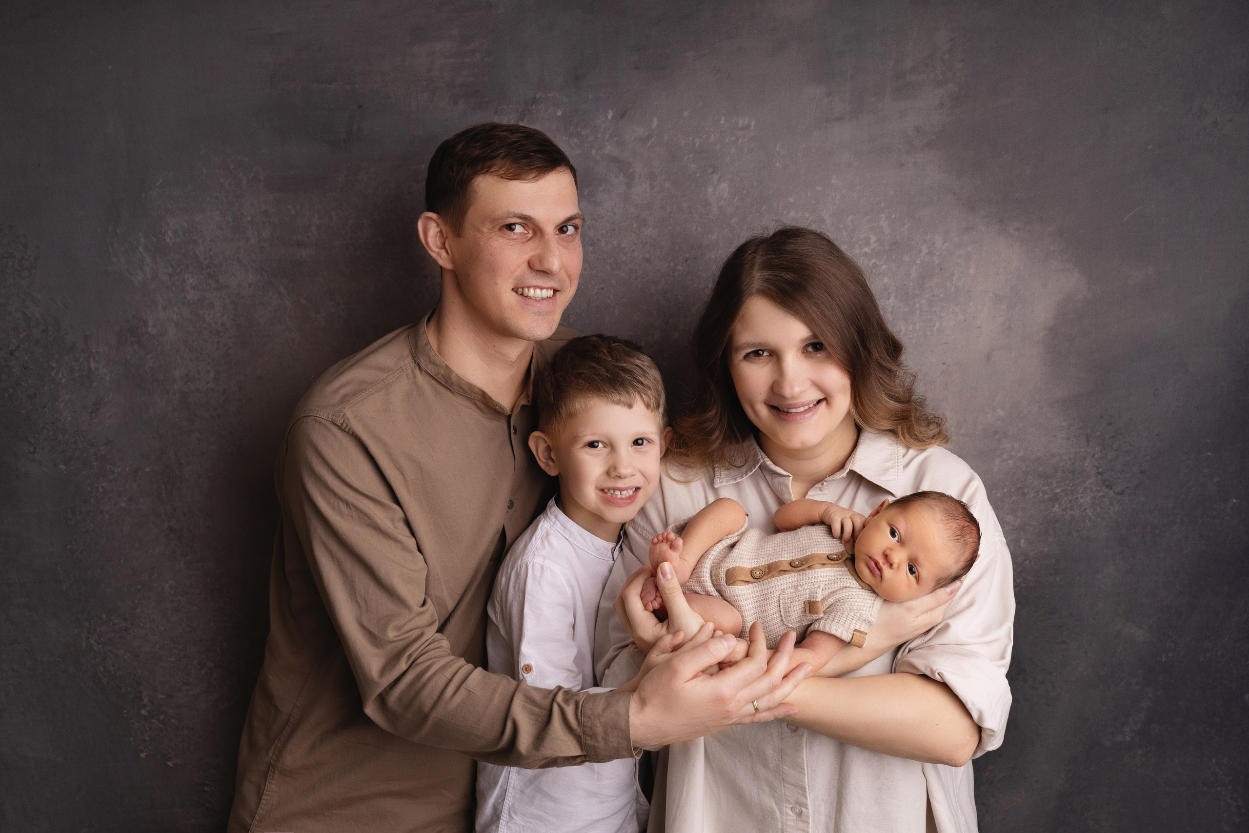 Семейные кадры от Elvira Kamaeva. Фотограф новорожденных малышей в Омске и Омской области Эльвира Камаева