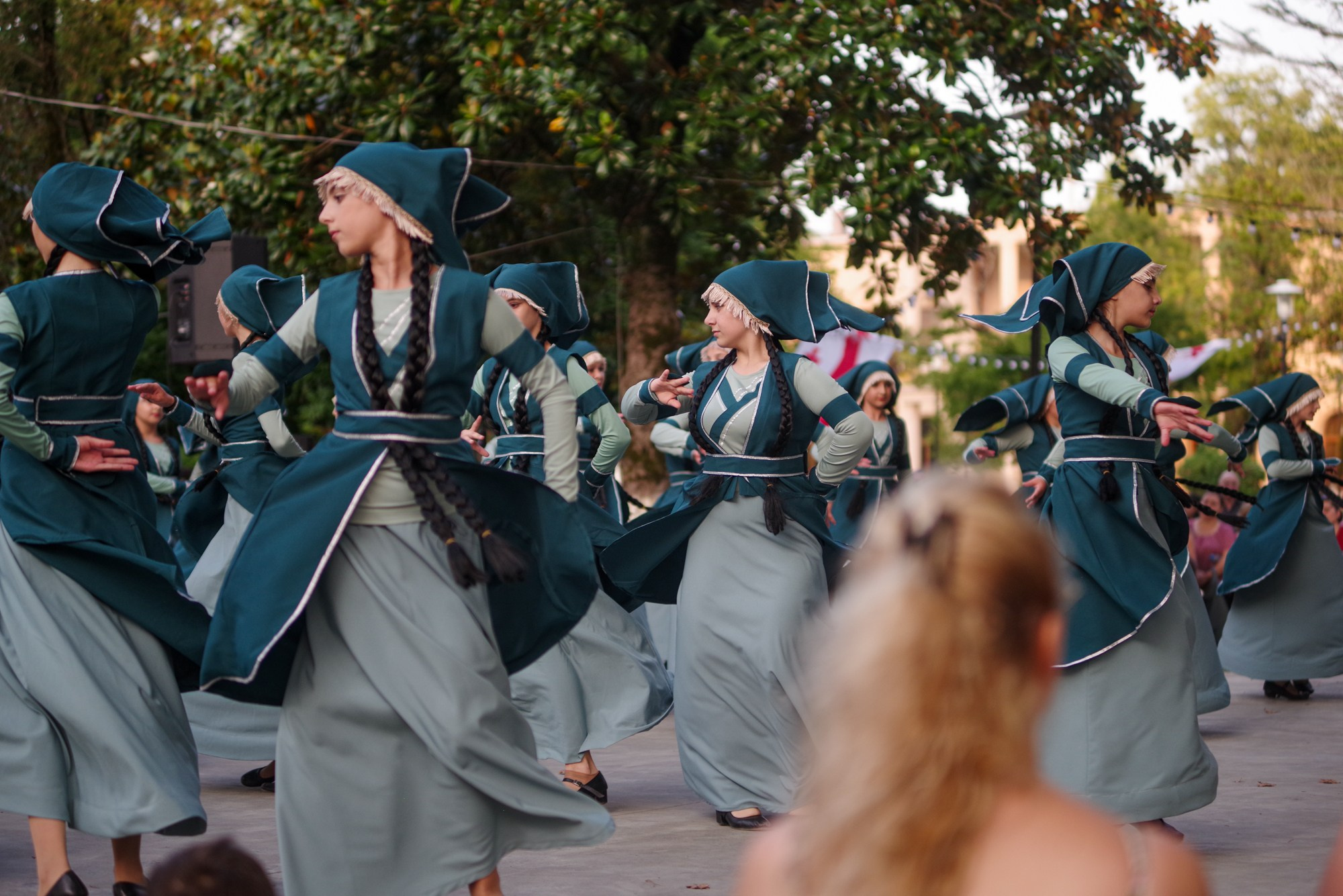 Грузинский танец. Портретный фотограф Денис Милютин