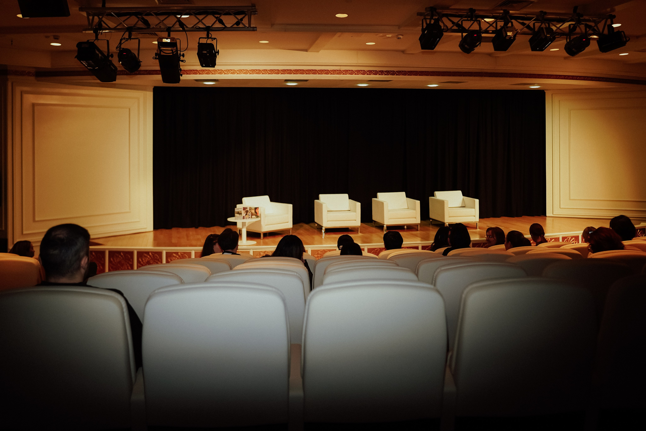 Казахстанские страницы (презентация книг). Крис Богомазова