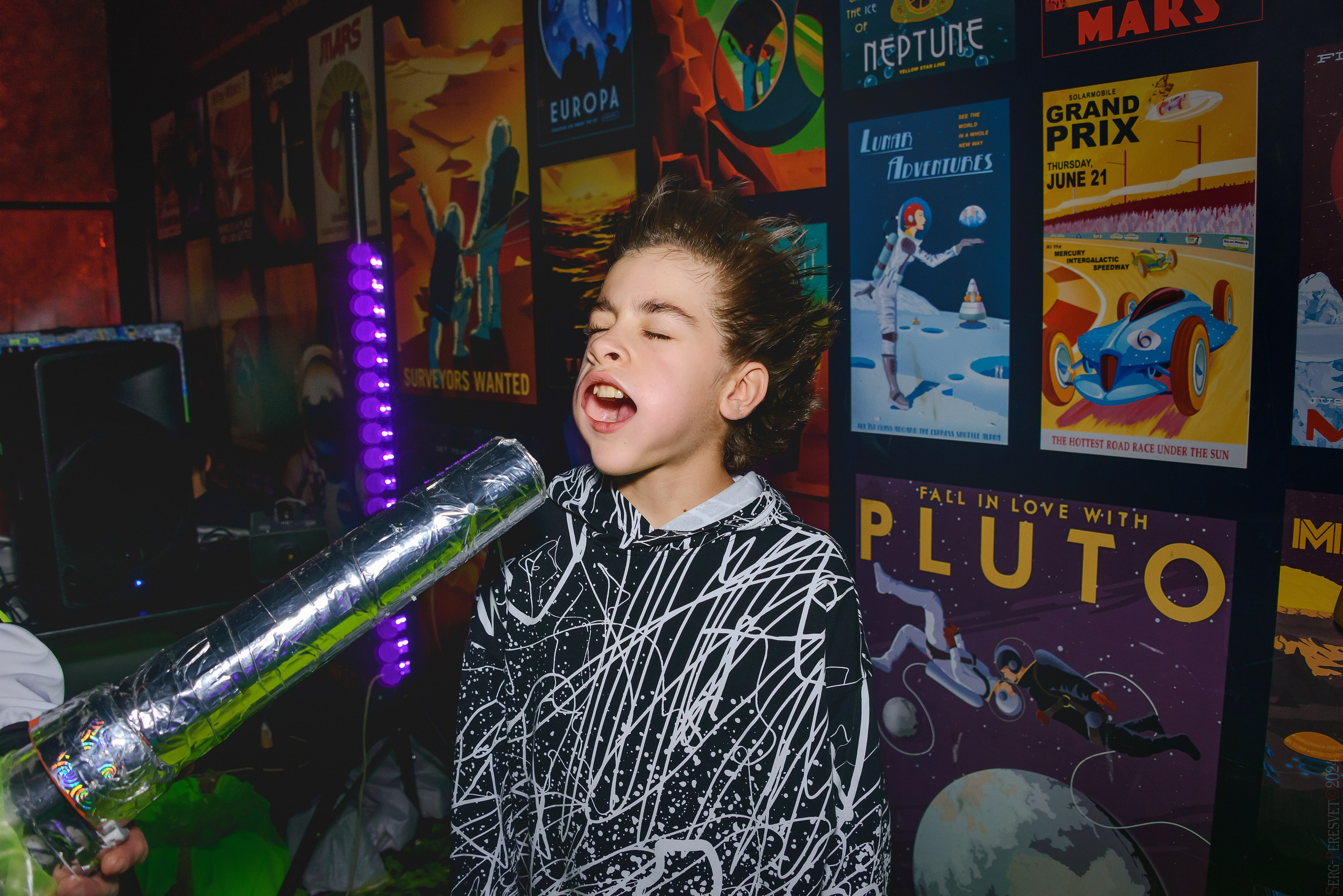 Бумажное шоу в Москве, детский фотограф Сергей Пересвет. Ваш фотограф на праздник в Москве, Раменском, Жуковском, Люберцах