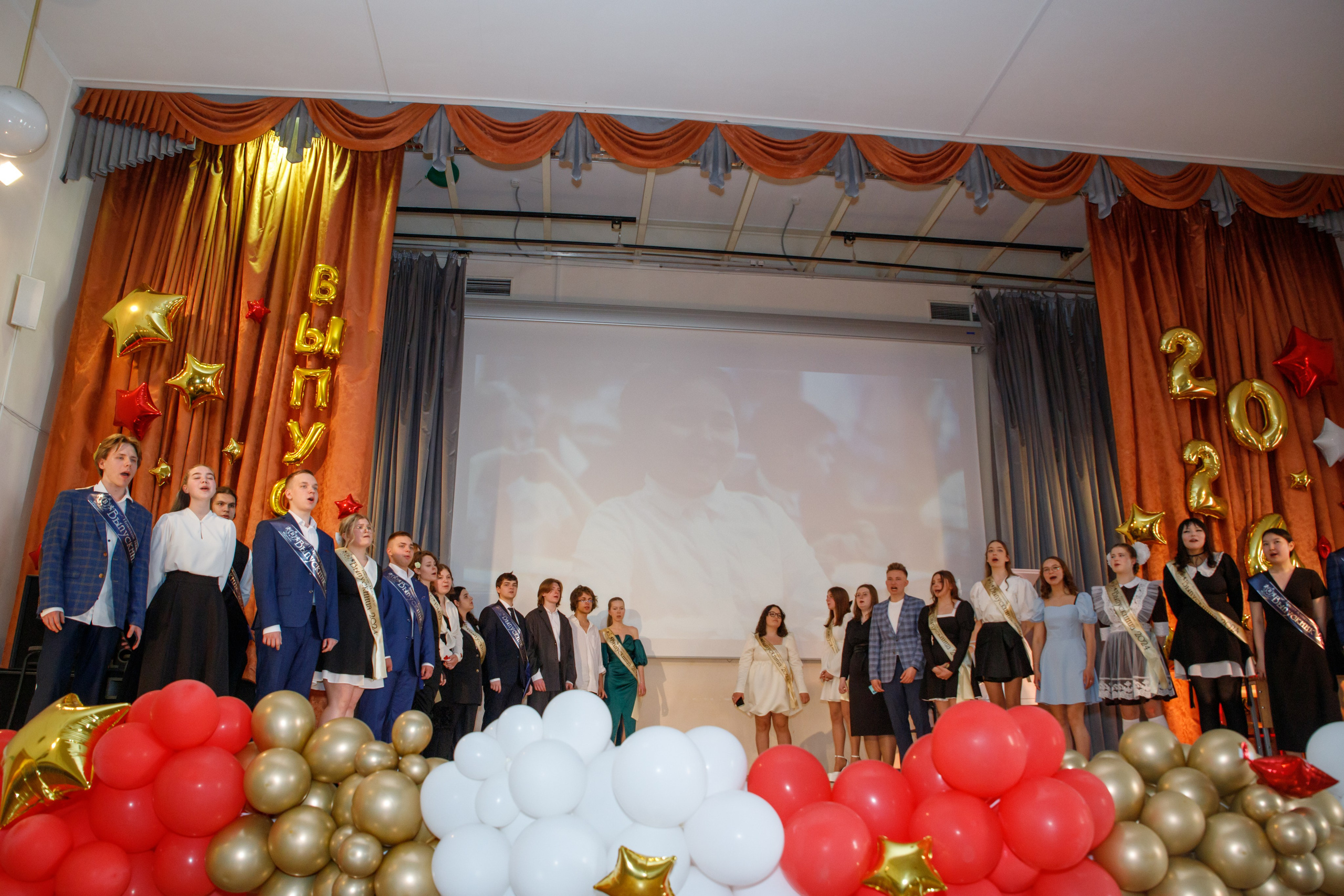 Репортажная съемка с Последнего звонка в школе в Москве. Семейный и школьный фотограф в Москве Анна Ткач