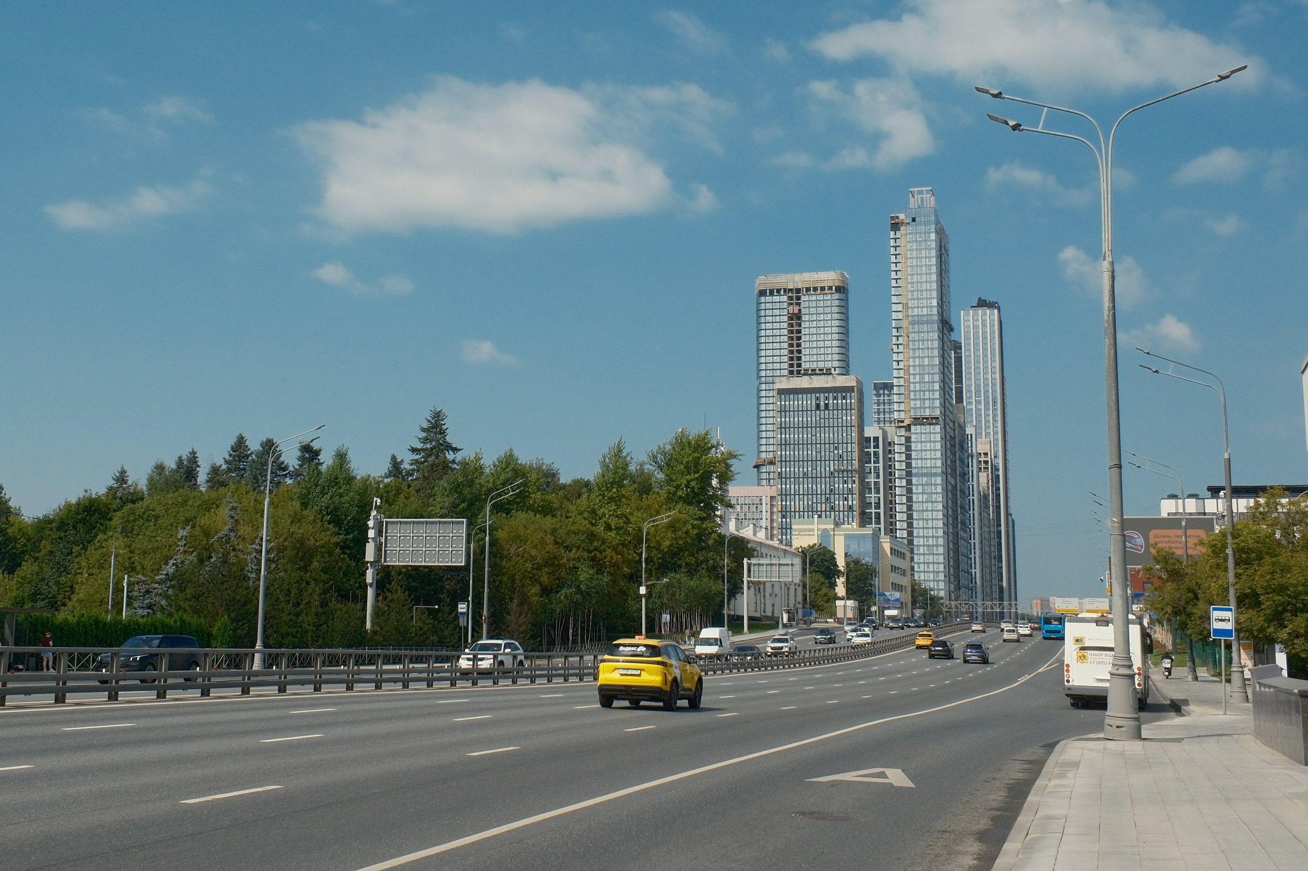 Улица, люди, жизнь…