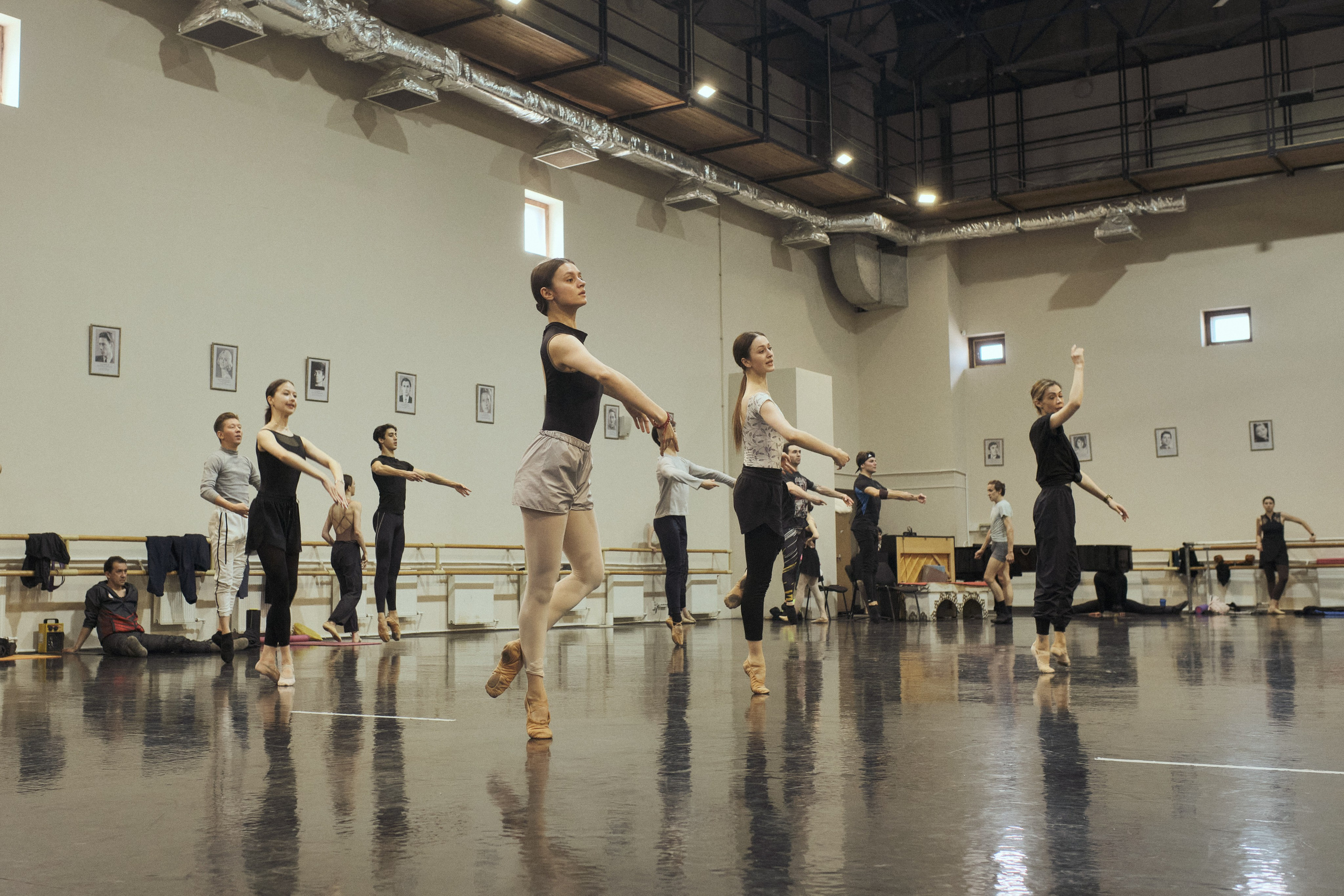 Балетный класс и репетиция артистов балета КТОиБ им. Мусы Джалиля. Barsukov