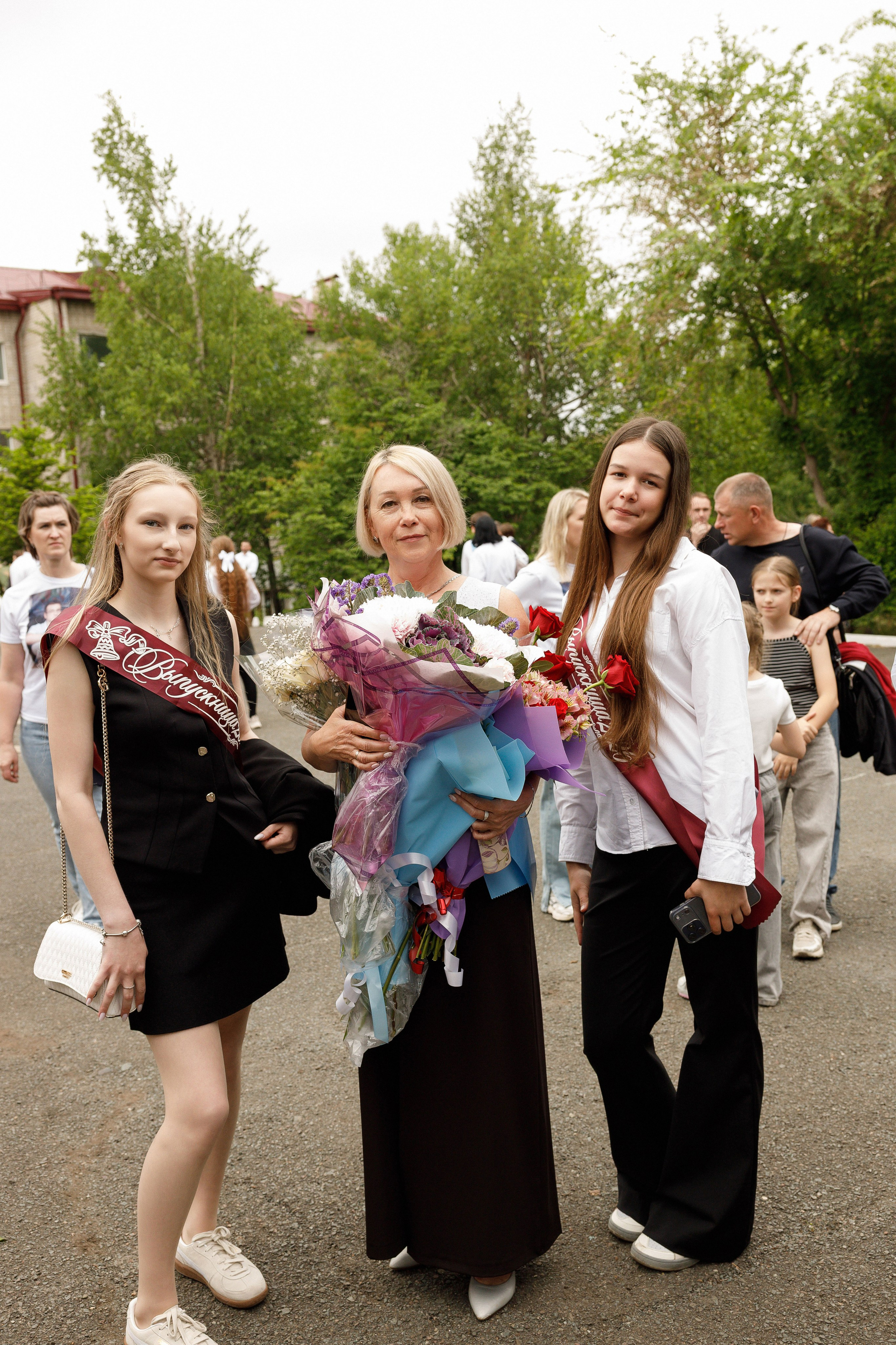 Последний звонок Гимназия Артем. Photoalbum-vl.ru