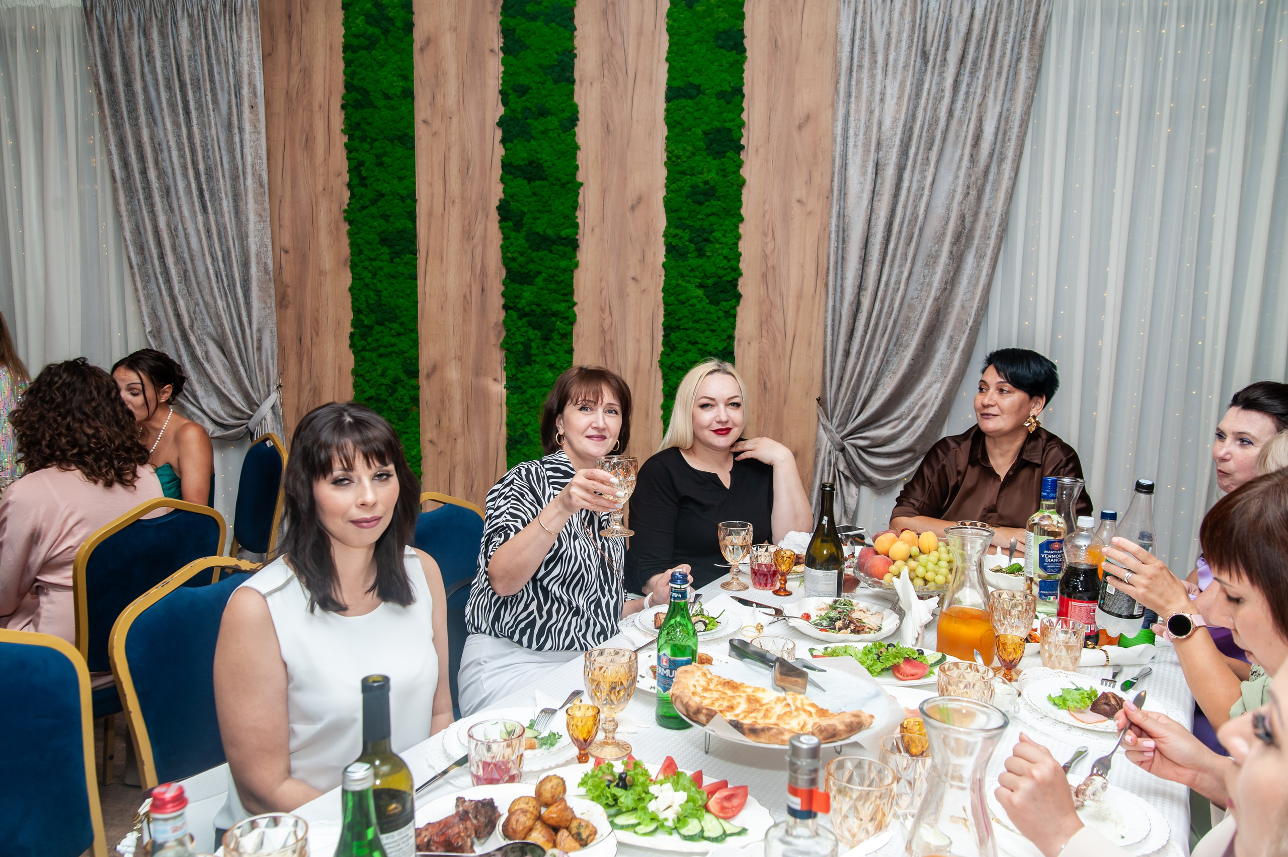 Выпускной МАОУ СОШ № 17 им. Эдуарда Есаяна. Свадебный и семейный фотограф Денис Лукьянов в Краснодаре, Краснодарском крае и Республике Крым