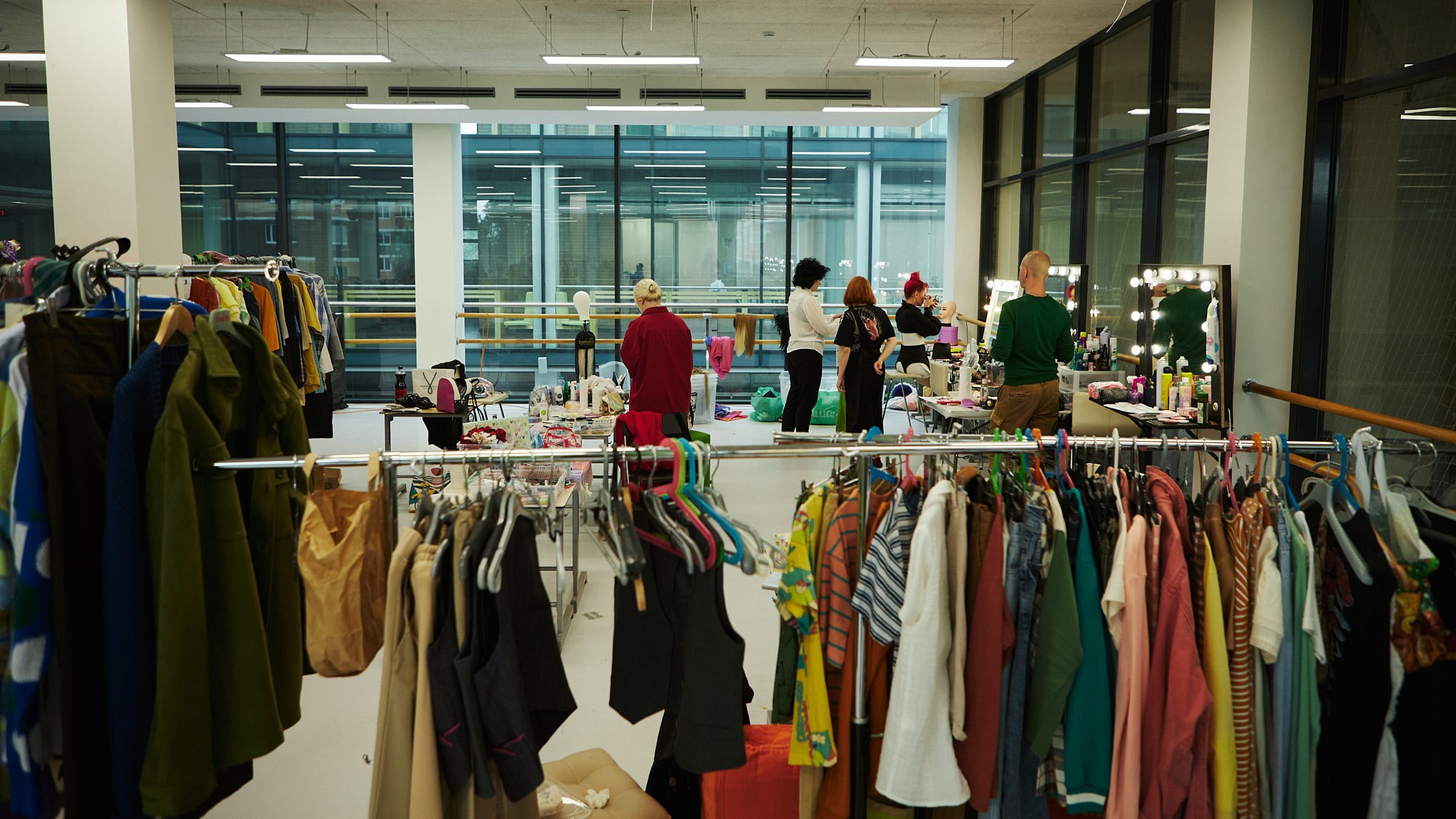 Бэкстейдж сериала «Школота» — репортажная фотосъёмка съёмочного процесса. Репортажный фотограф в Москве — Дмитрий Тарасов | Съёмка мероприятий, концертов, корпоративов