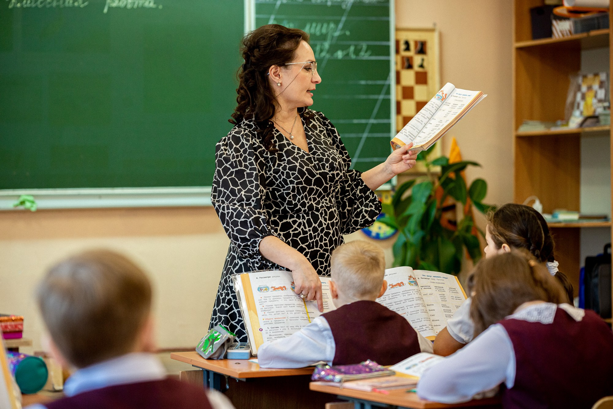 Уроки в школе. Андрей Кровлин — фотограф в Славянке