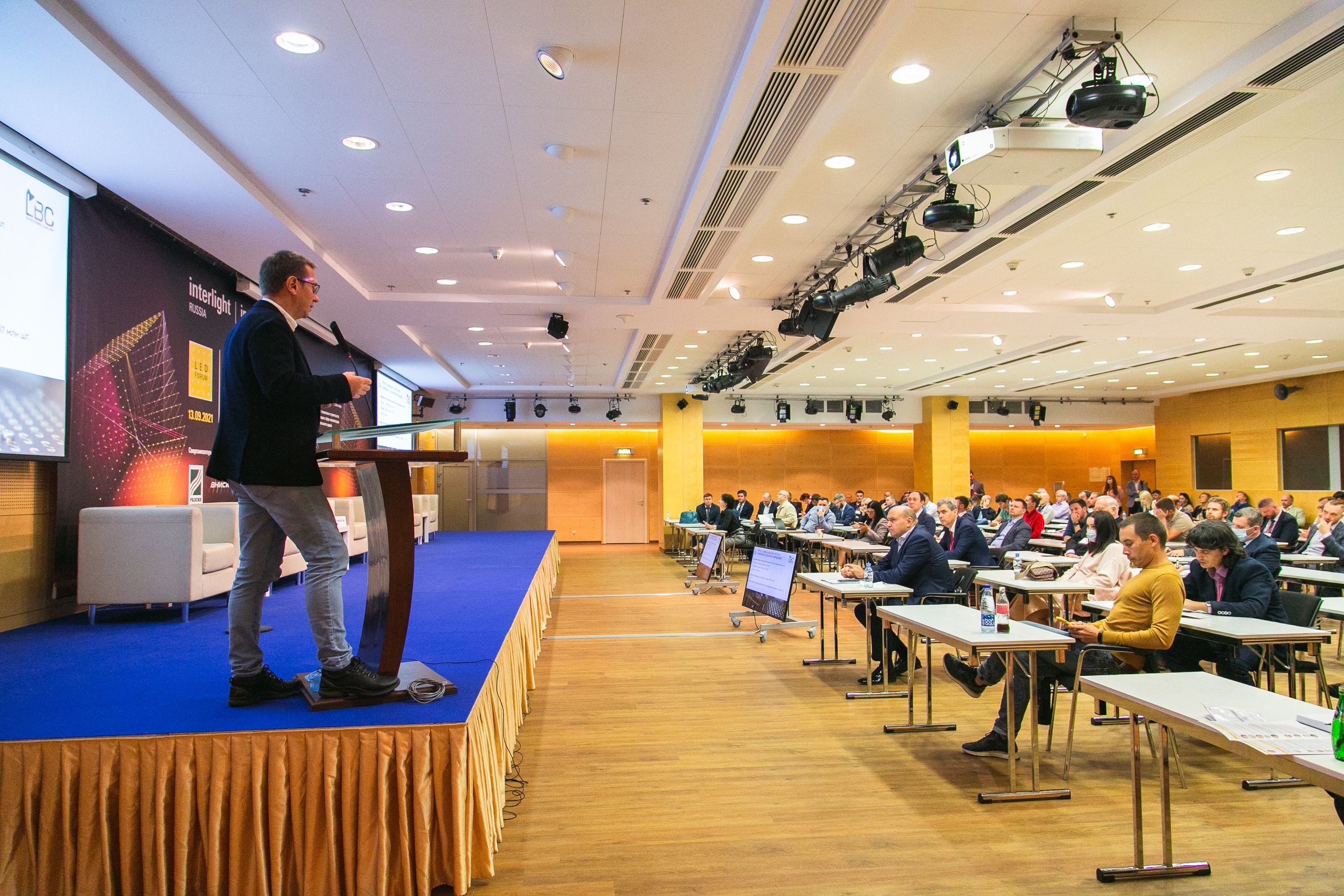 Деловые мероприятия. Профессиональный фотограф Евгений Земцов в Москве. Контент съемка, репортаж мероприятий, бизнес портреты