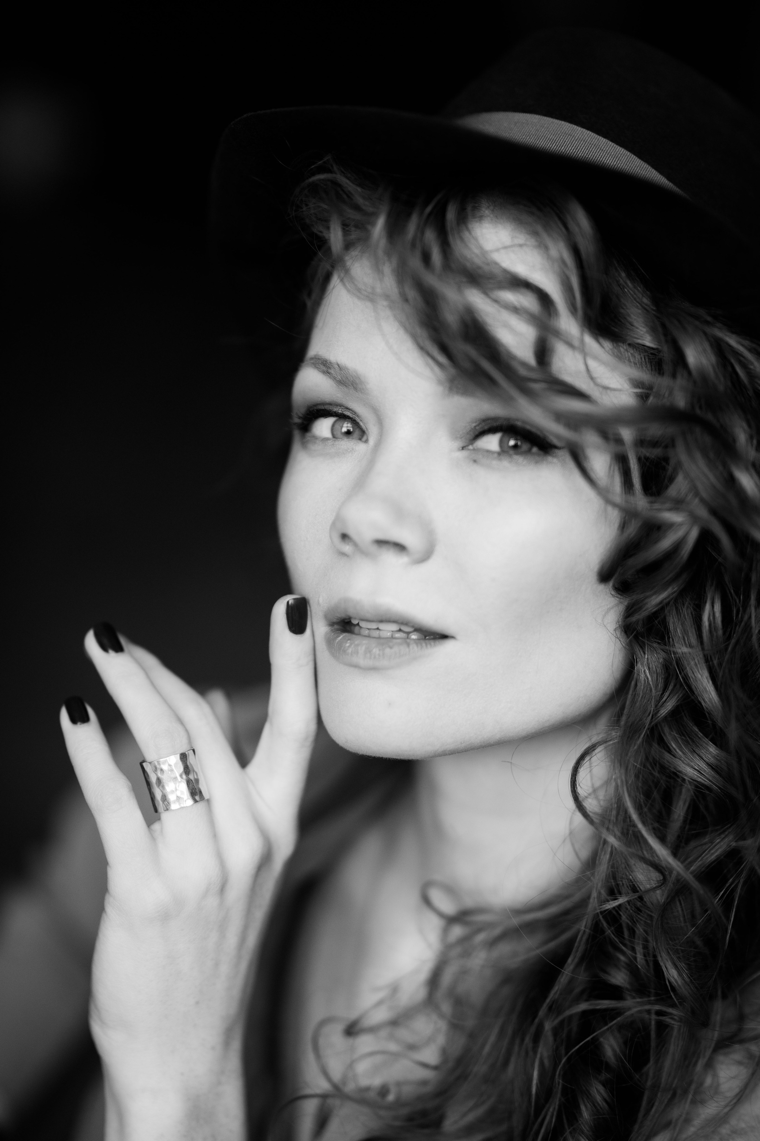 Женское. ЧБ Фотограф Ольга Лесли