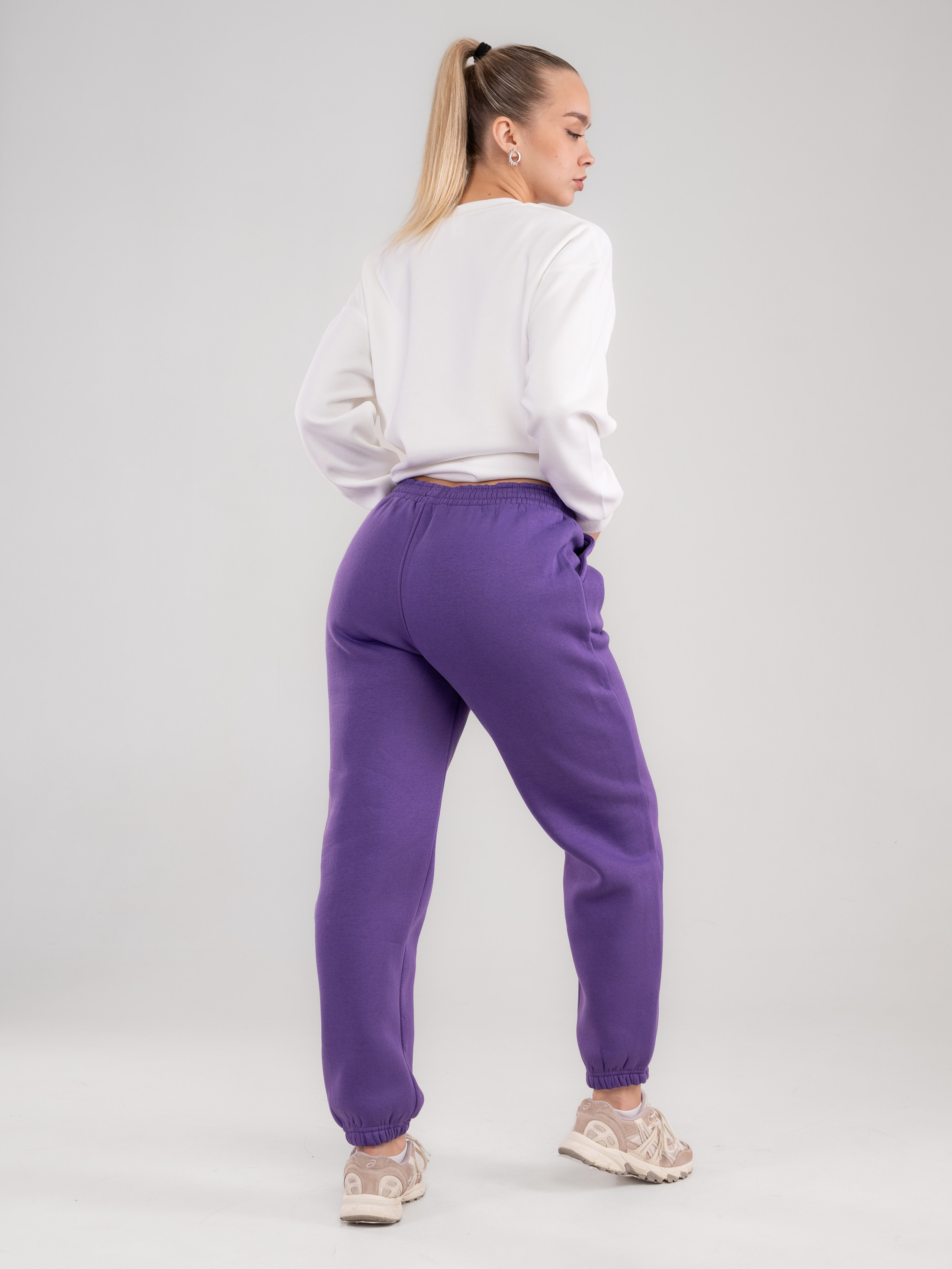 Спортивные костюмы и брюки с большой палитрой цветов!. Предметный фотограф, фото для маркетплейсов Пятигорск, КМВ