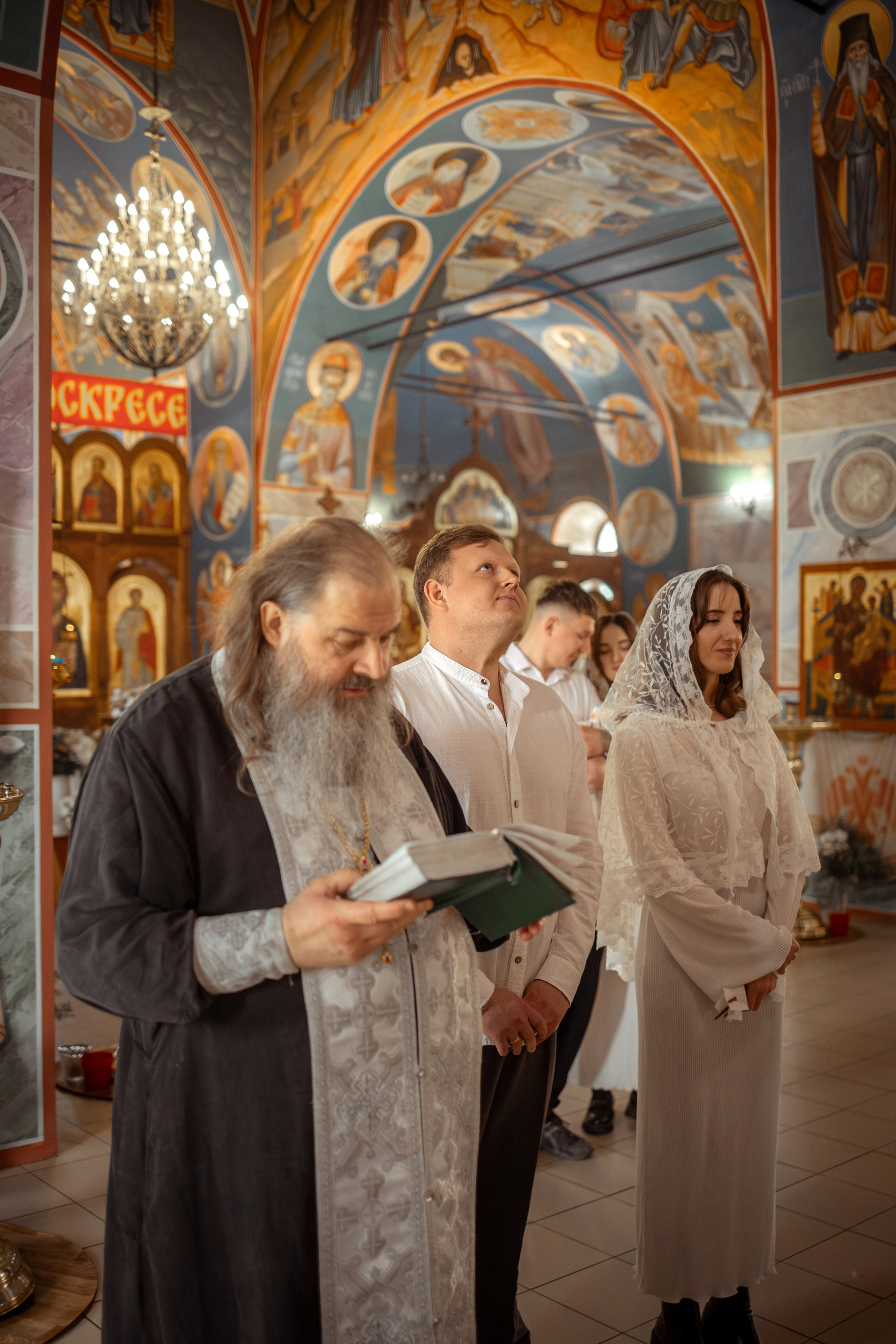 Таинство Крещения младенца в храме в честь святой преподобномученицы великой княгини Елисаветы (г.Белоусово). Надежда Стар семейный и церковный фотограф в Жукове и Калужской области
