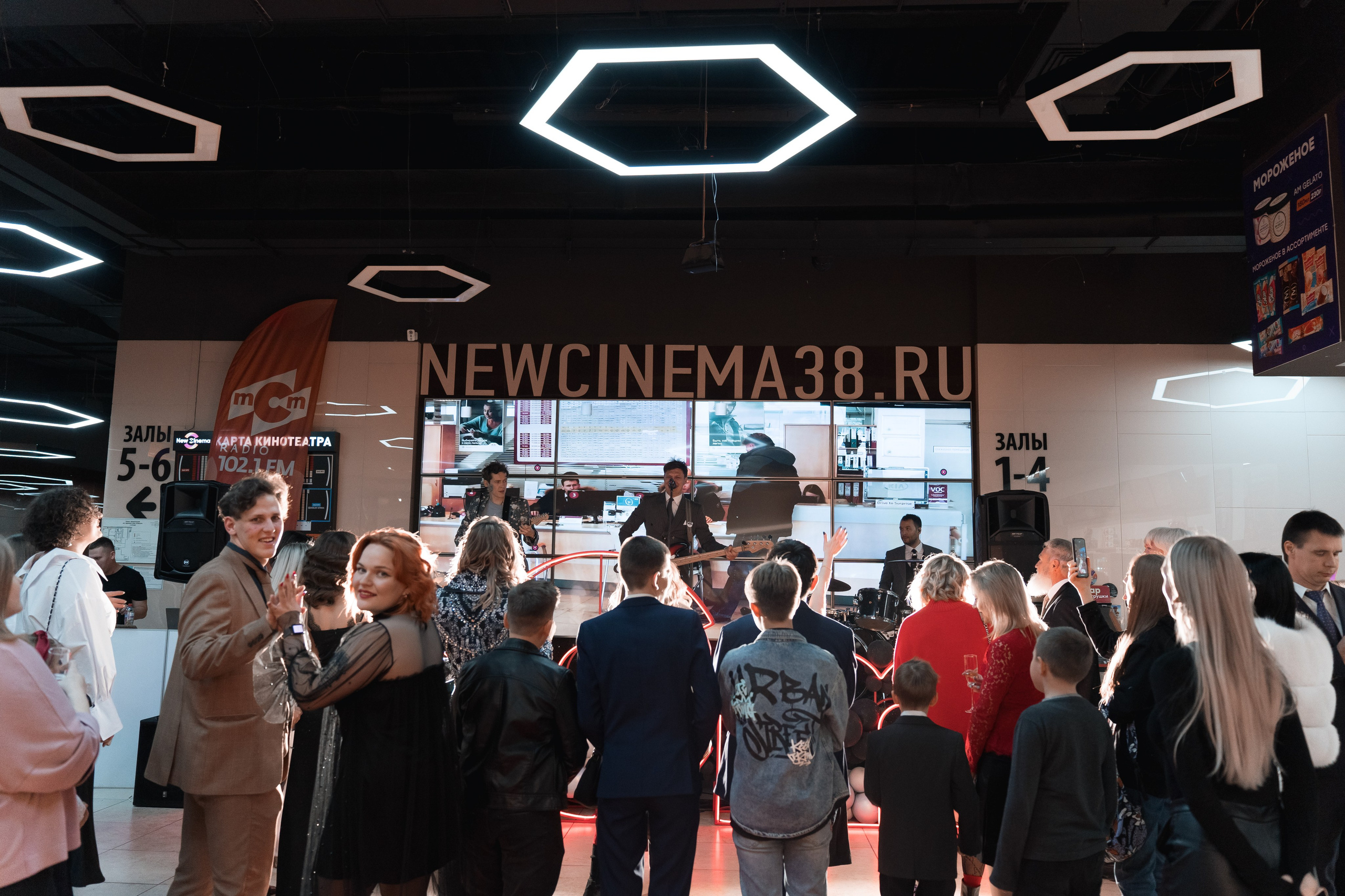 Веб-сериал «МЫ». Для тех, кто не ждёт удачи, а создаёт её. Каждая фотосессия — это твой момент, твой стиль, твой успех. 📸