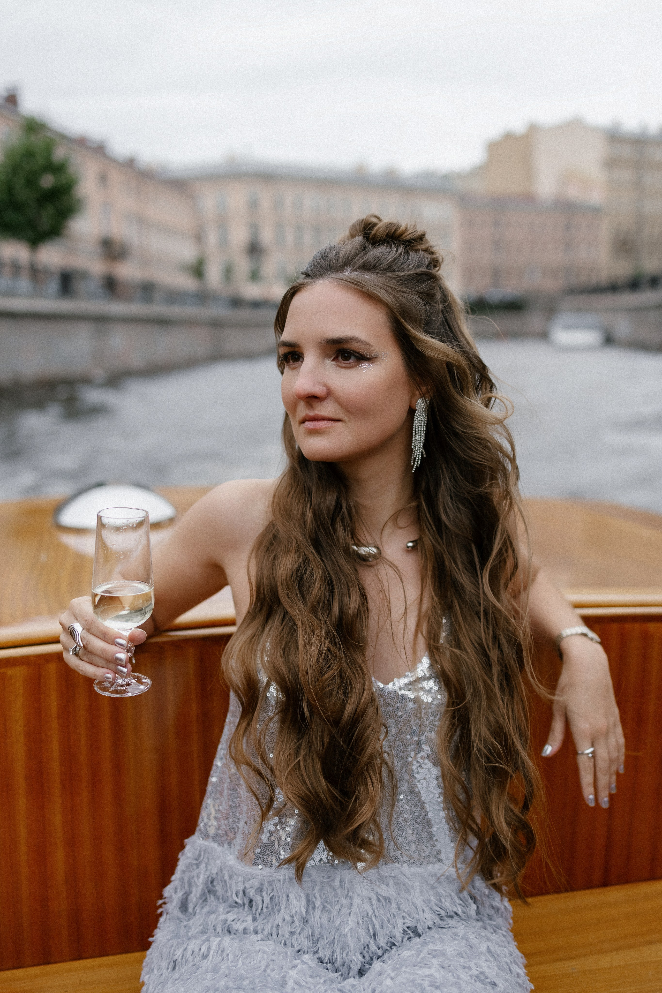 Прогулка на венецианском катере. Свадебный фотограф в Санкт-Петербурге Ксения Кобышева