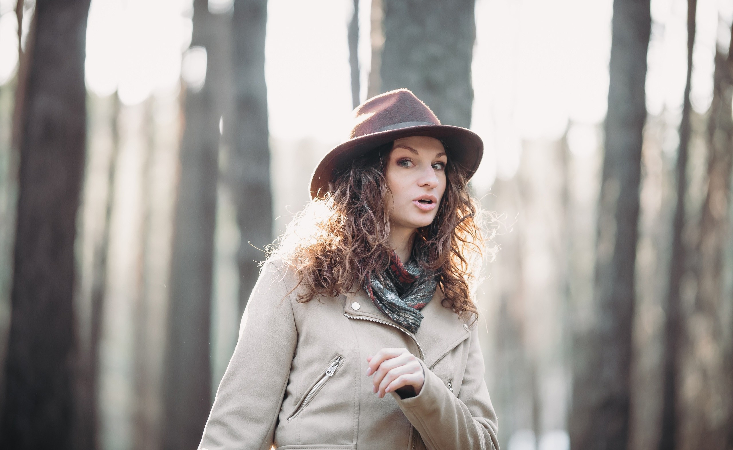 Прогулочная фотосессия в лесу