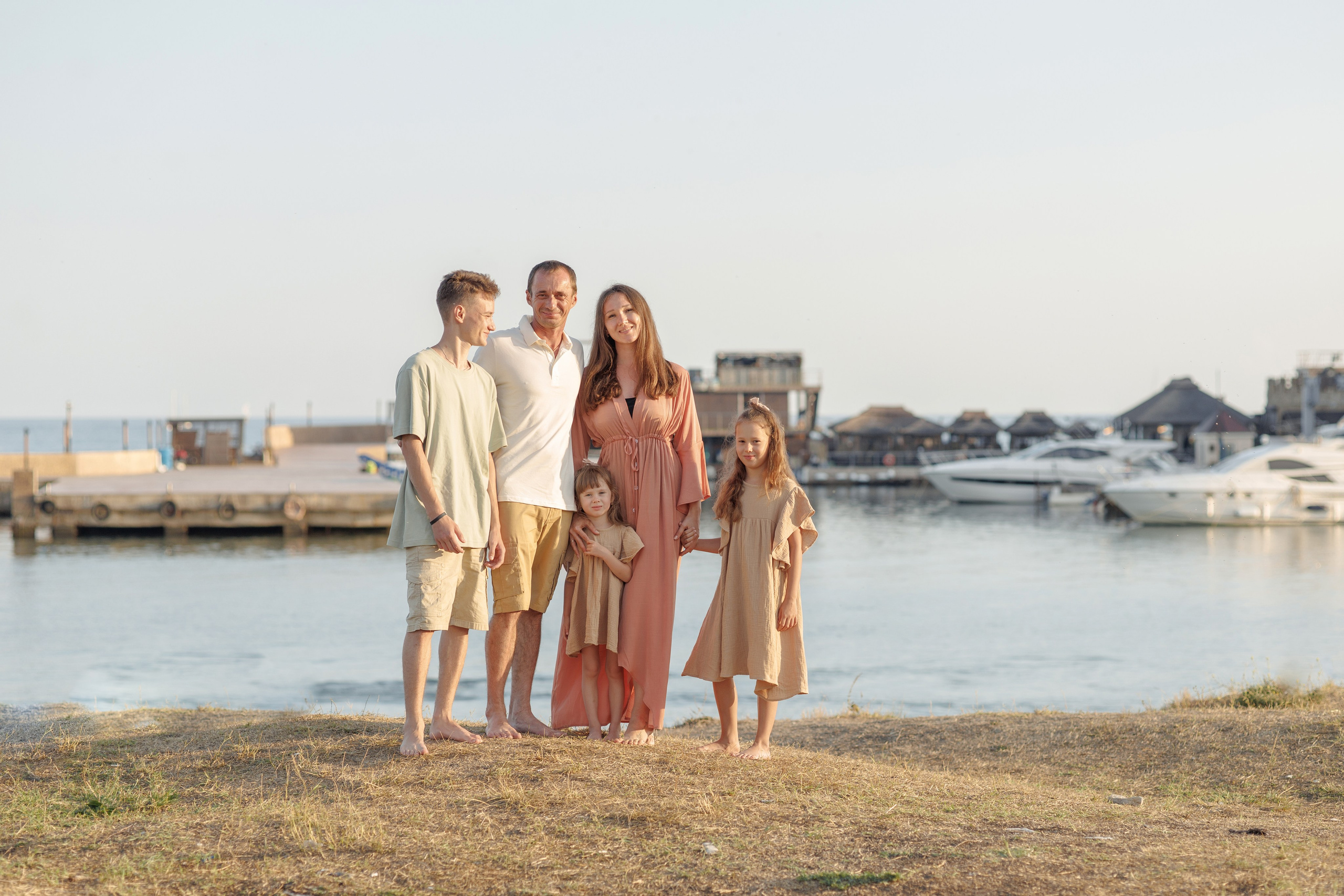 Семейная прогулка на Тонком мысу. Семейный и портретный фотограф в Геленджике Любовь Бодрова