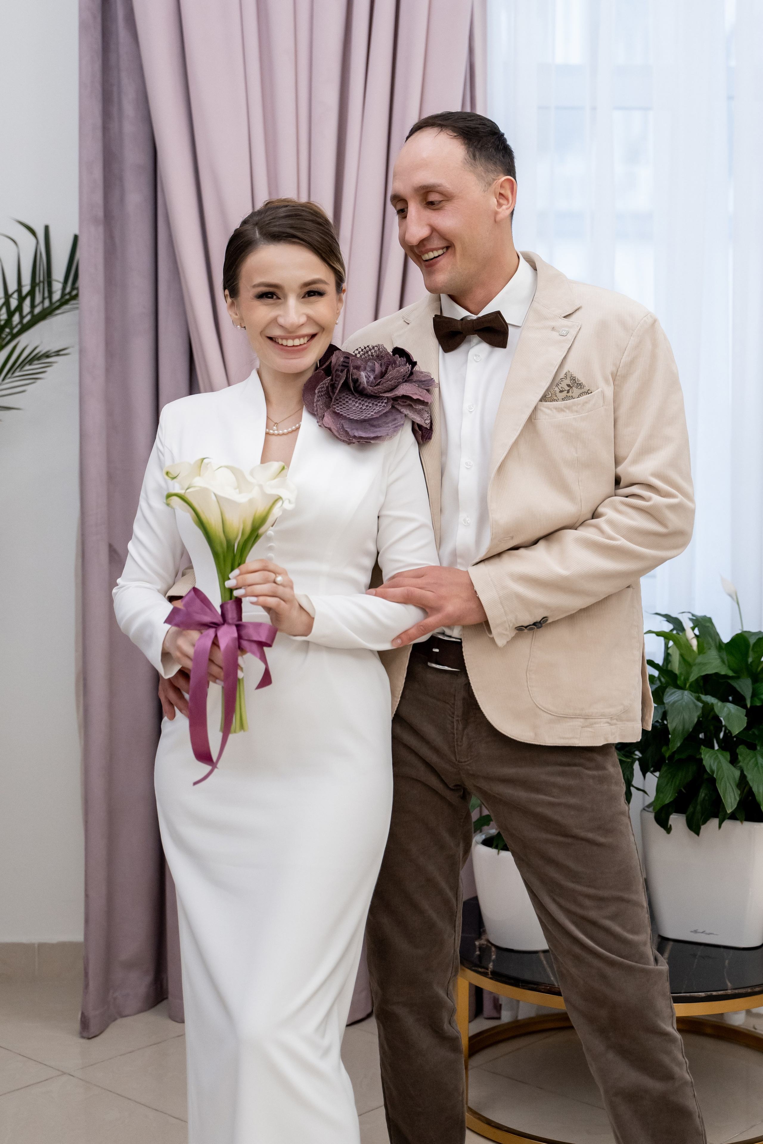 Свадебный фотограф в Москве. Свадебный фотограф Видное, Бутово, Домодедово, Щербинка, Царицыно. Свадебная фотосессия и сборы невесты в отеле Soluxe. Регистрация брака во дворце бракосочетания ВДНХ. Свадьба на ВДНХ. Свадебная фотосессия с ретро автомобилем Чайка. 