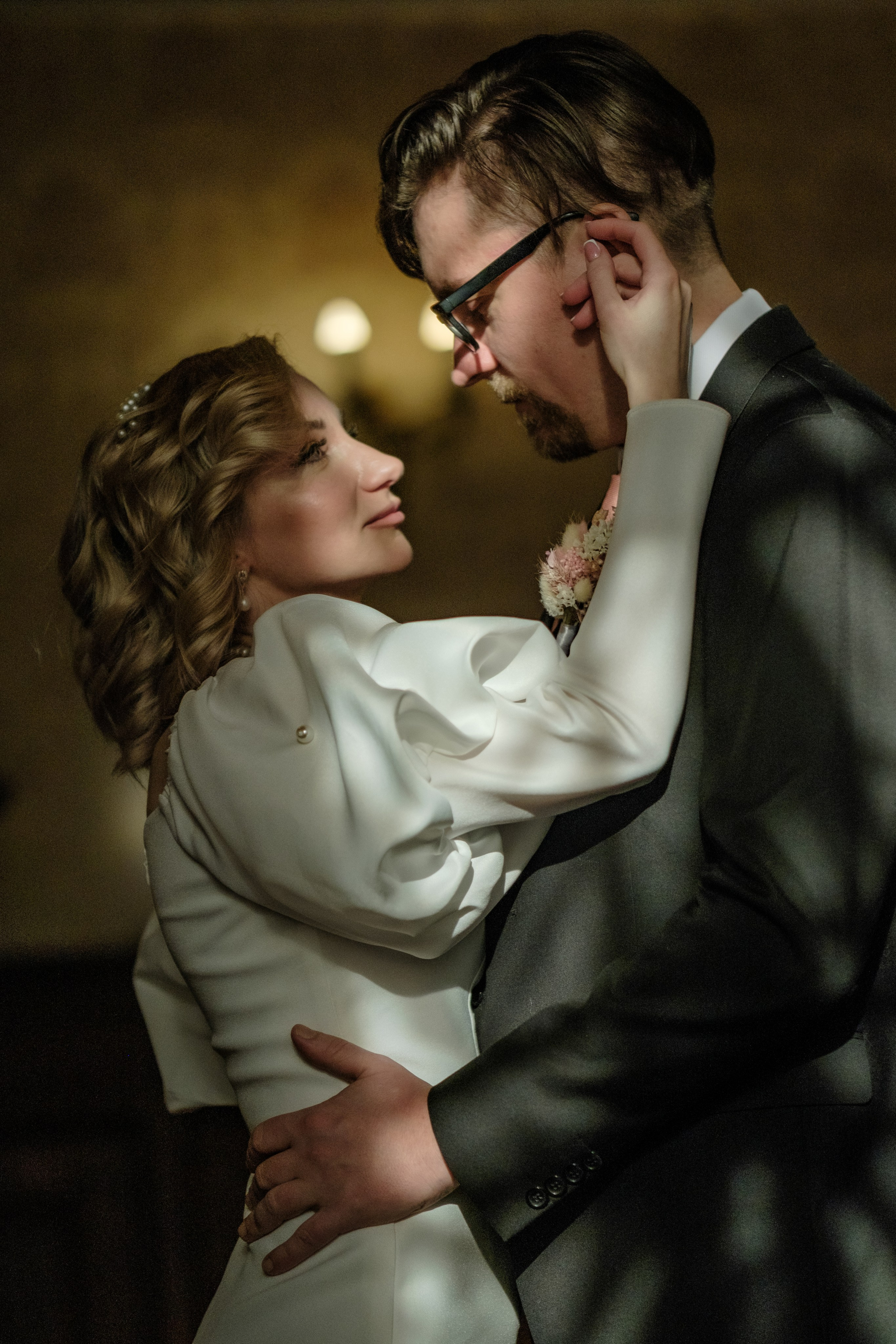 ЗАГС Петроградского района г. Санкт-Петербург - фотосессия молодожёнов в гостиной перед регистрацией. Фотограф Александр Шведов