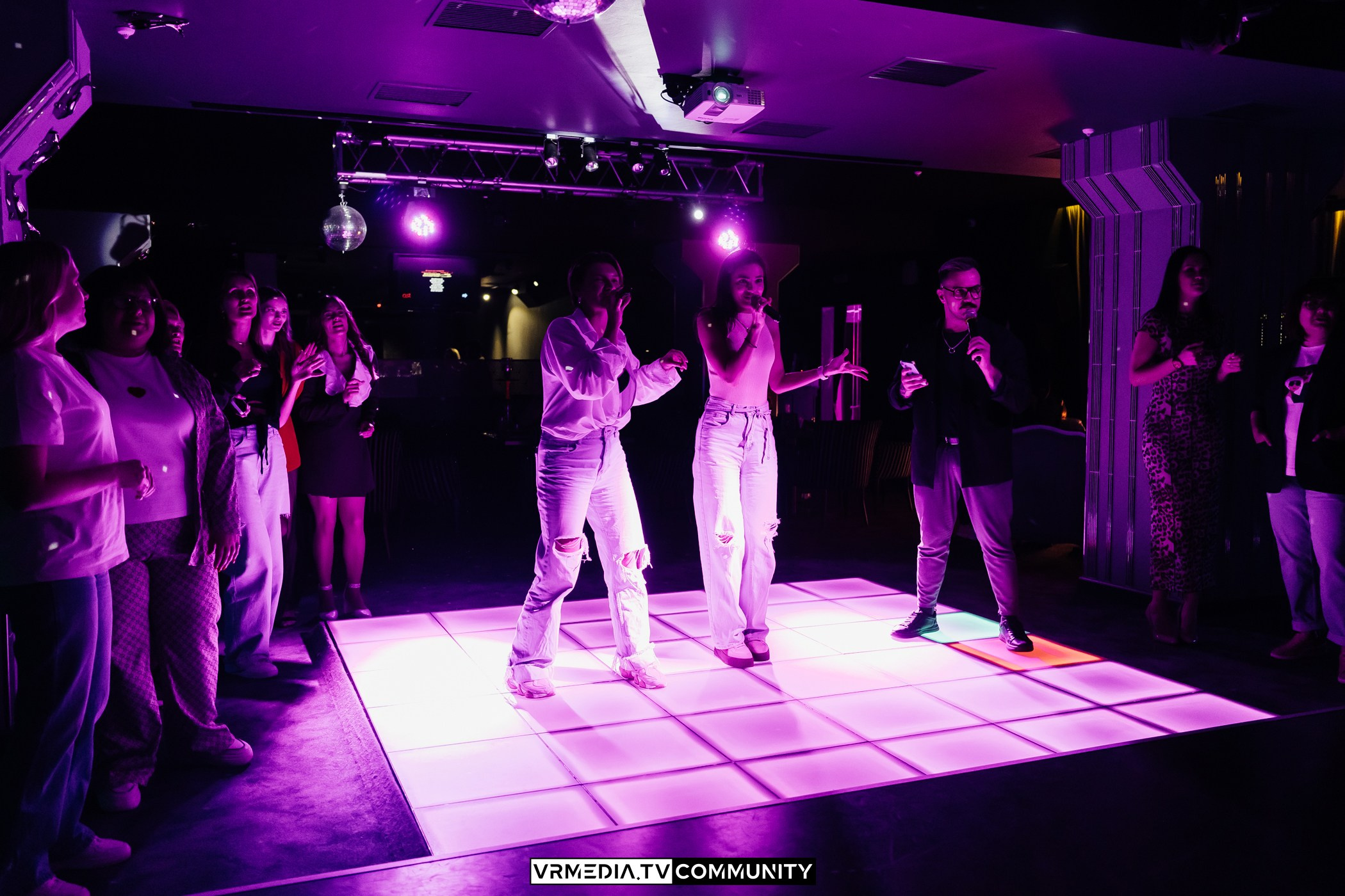 Караоке-бар «Volna»: Соло или дуэт?