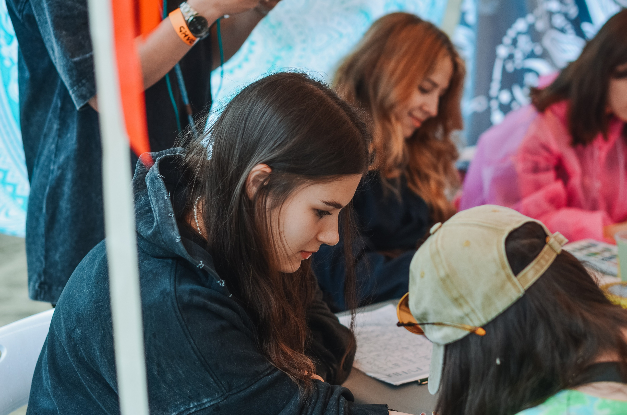 Фестиваль «Грань» 2025. Спортивная площадка. Денисова Аля — фотограф для парных съемок и индивидуальных историй в Барнауле