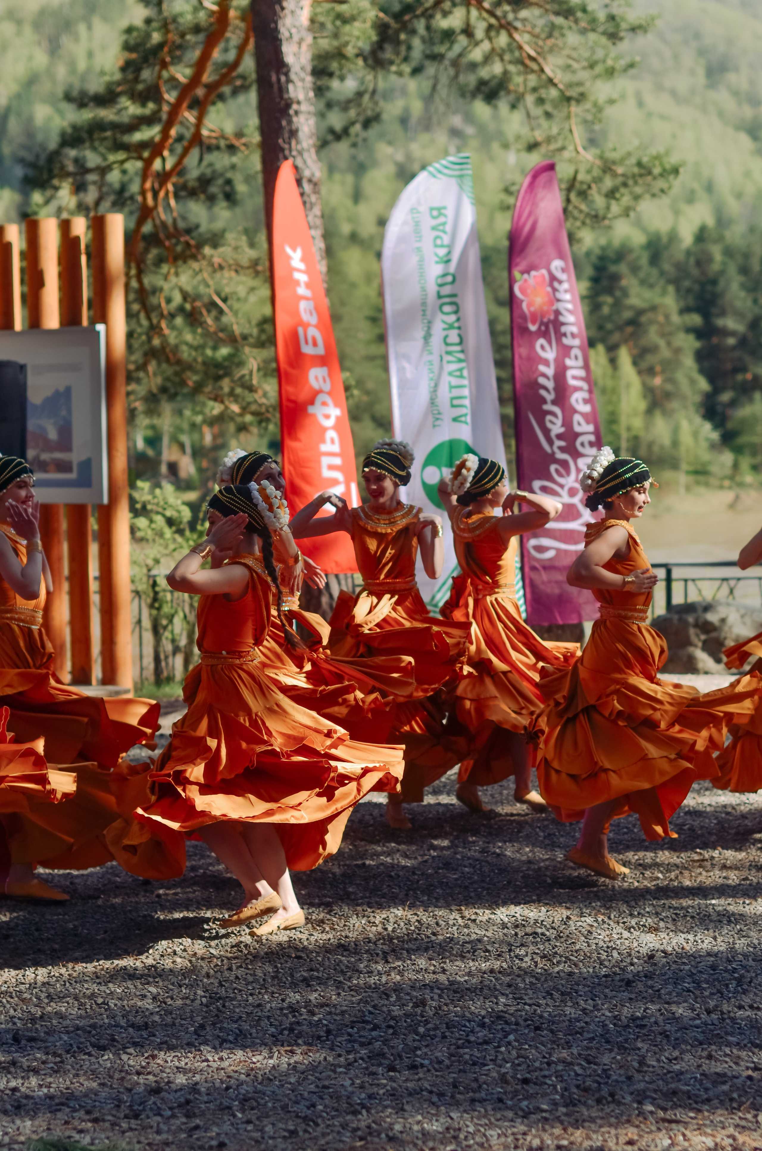 Фестиваль «Цветение Маральника на Алтае 2025». Фоторепортаж. Денисова Аля — фотограф для парных съемок и индивидуальных историй в Барнауле