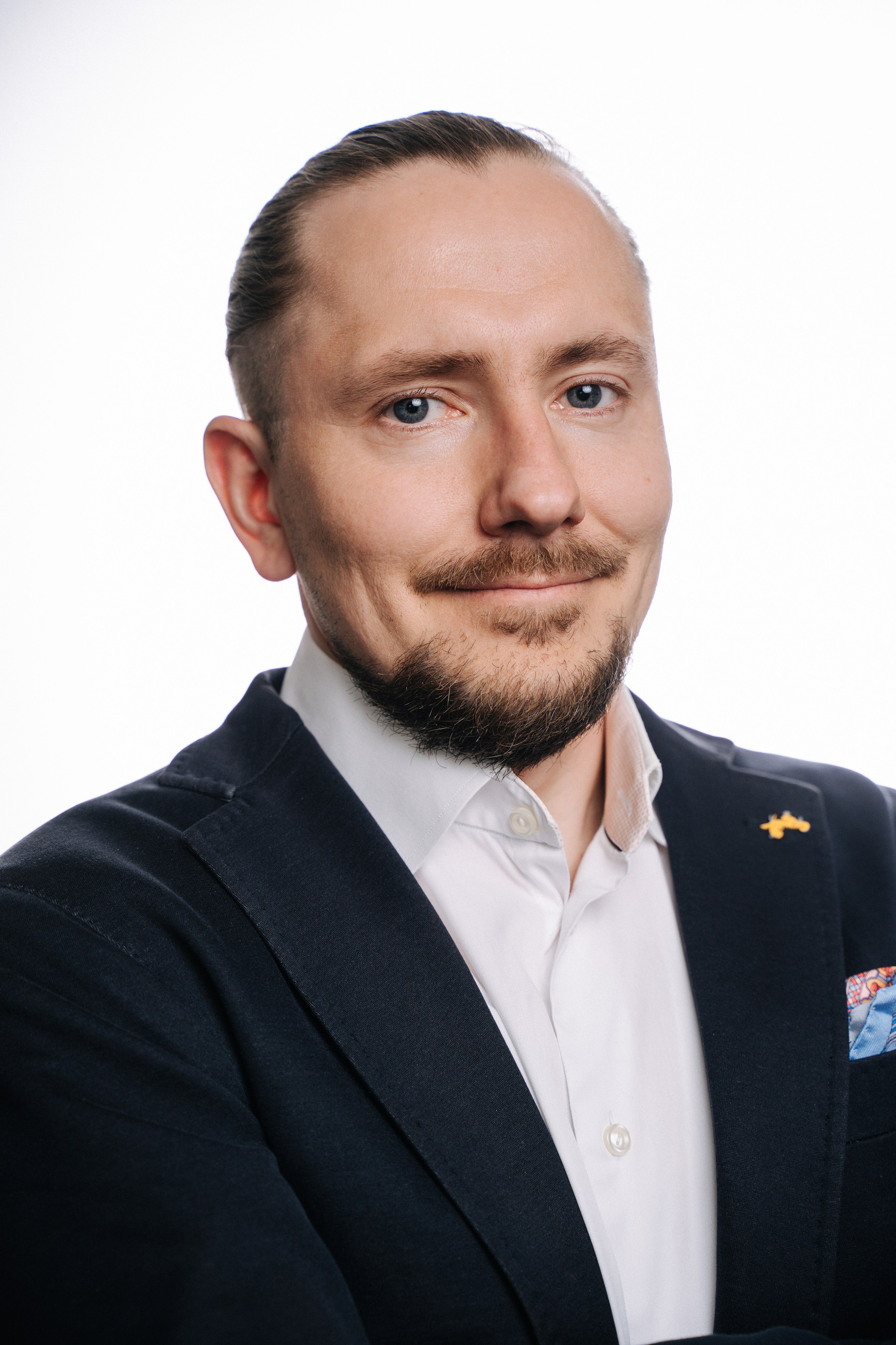 Фотопортрет сотрудника международной компании для PR и презентаций.