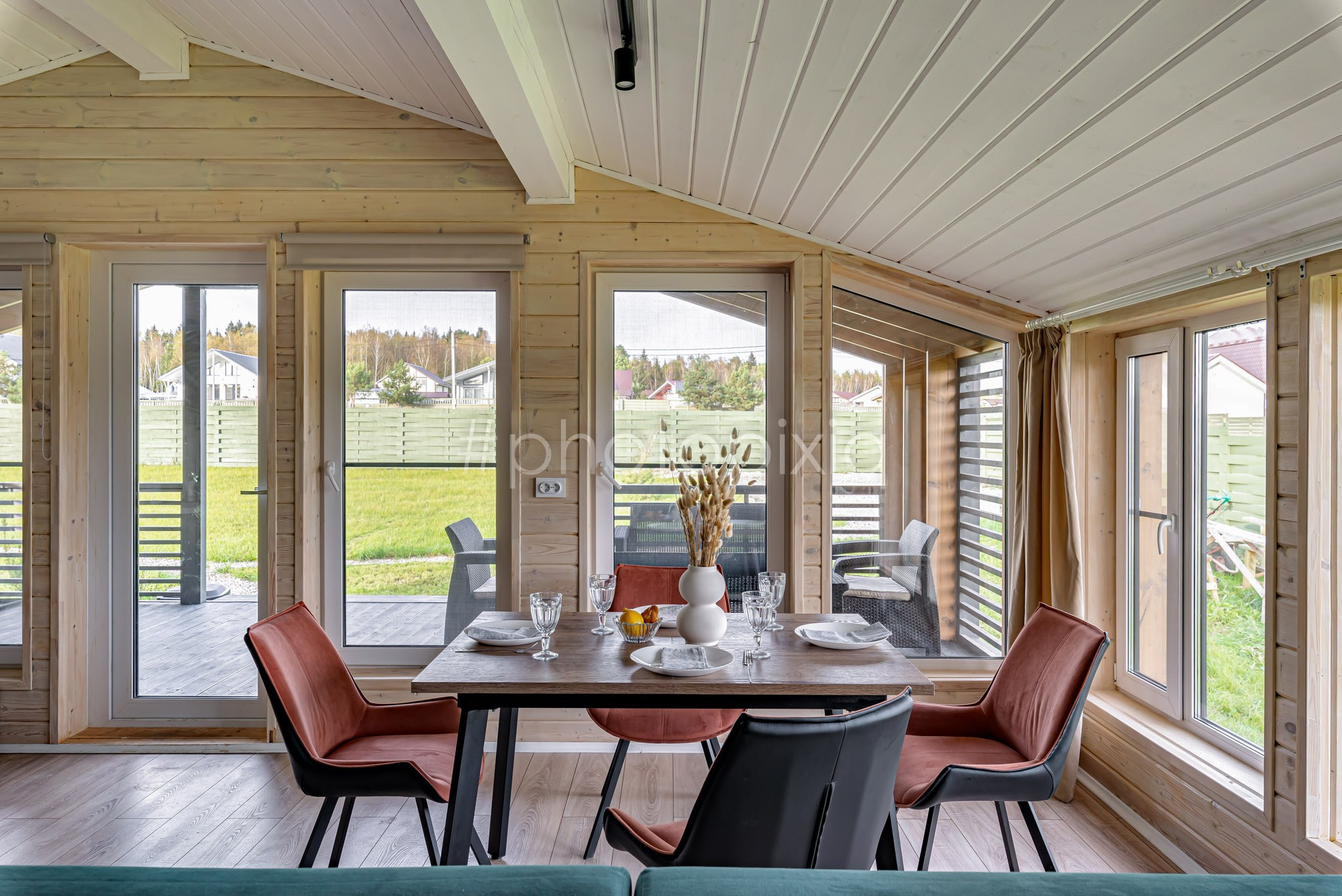 Съёмка загородного дома для аренды в ДПК Большие Всходы. Интерьерная съёмка и виртуальные туры — Интерьерный фотограф Кузнецов Сергей (photopixiq)