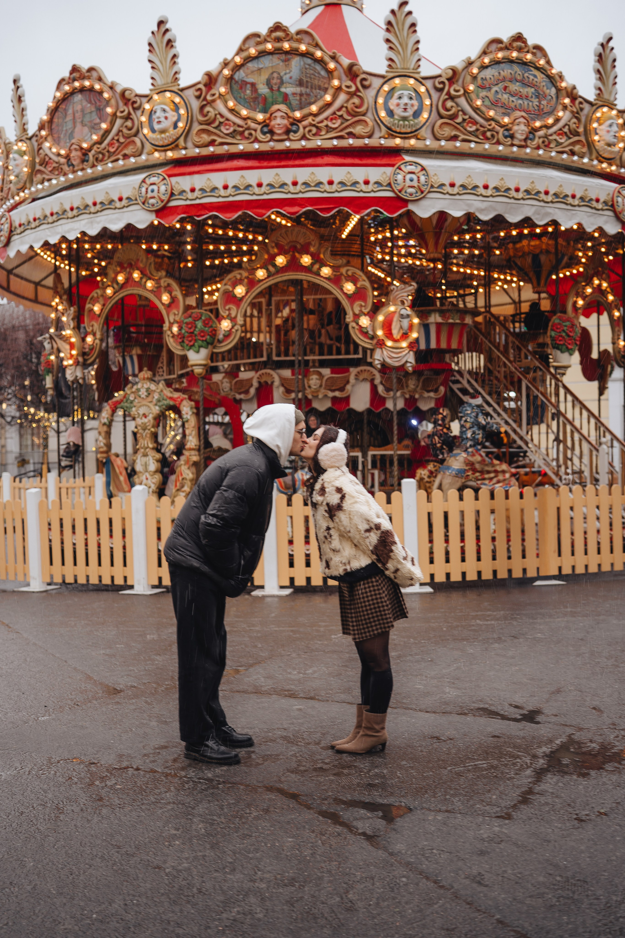 ПРОГУЛКА НА МАНЕЖНОЙ ПЛОЩАДИ ДЛЯ ДЕВУШКИ ПЕРЕД НОВЫМ ГОДОМ (НОВОГОДНЯЯ ФОТОСЕССИИЯ НА МАНЕЖНОЙ ПЛОЩАДИ). Профессиональный фотограф, Санкт-Петербург — Виктория Богомолова
