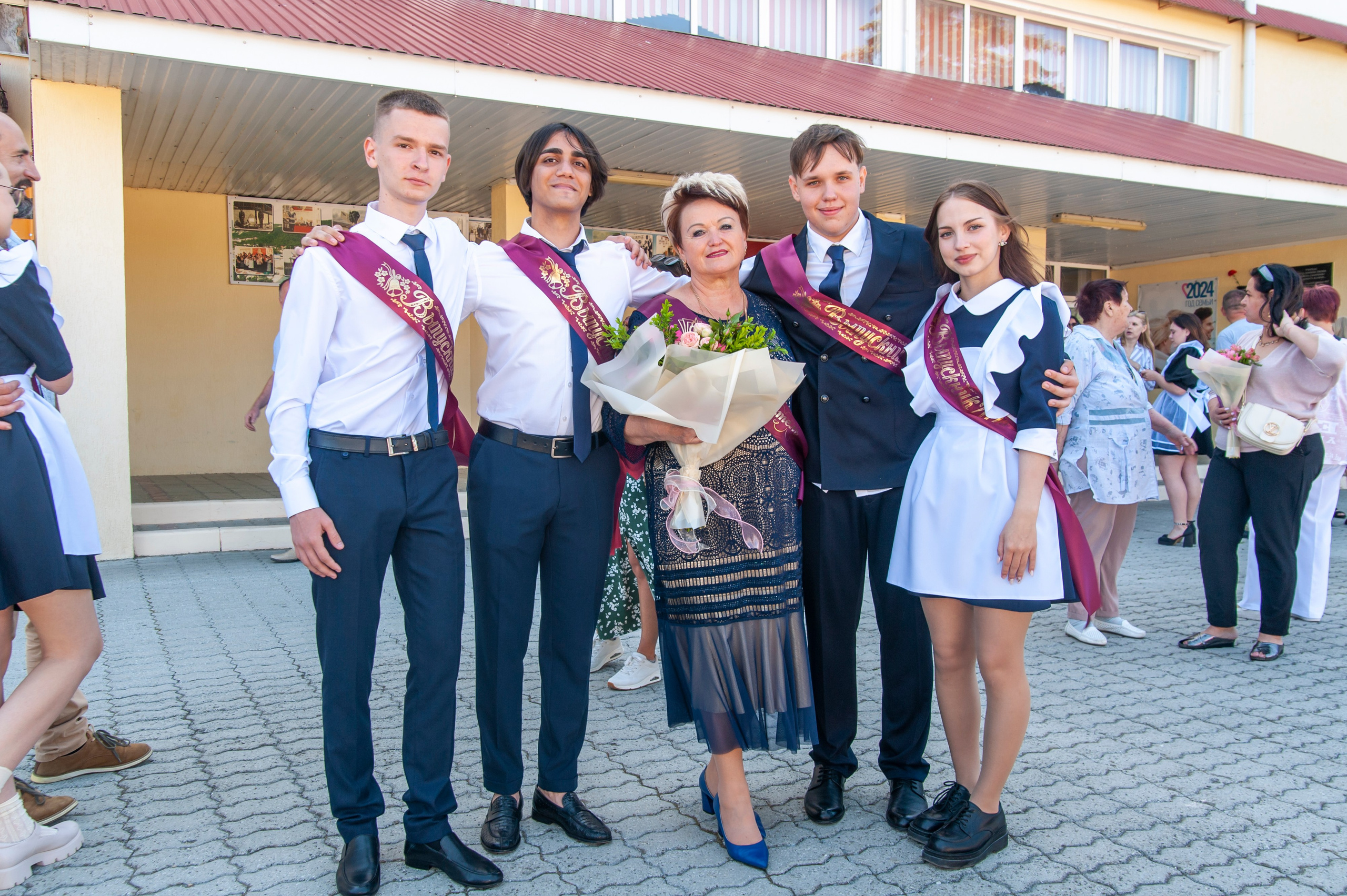 Последний Звонок МАОУ СОШ № 17 им. Эдуарда Есаяна — Архипо-Осиповка. Свадебный и семейный фотограф Денис Лукьянов в Краснодаре, Краснодарском крае и Республике Крым