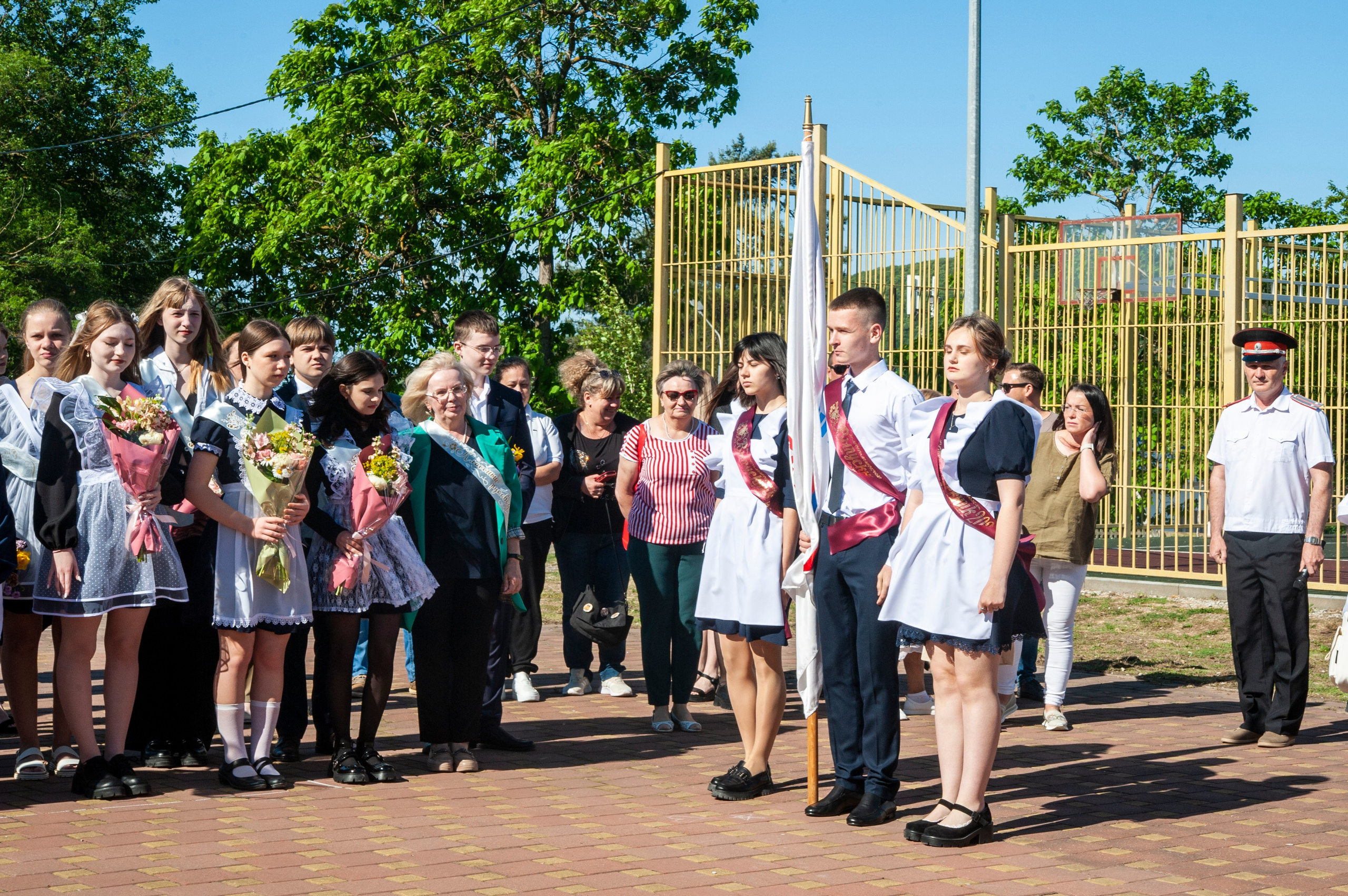 Последний Звонок МАОУ СОШ № 17 им. Эдуарда Есаяна — Архипо-Осиповка. Свадебный и семейный фотограф Денис Лукьянов в Краснодаре, Краснодарском крае и Республике Крым