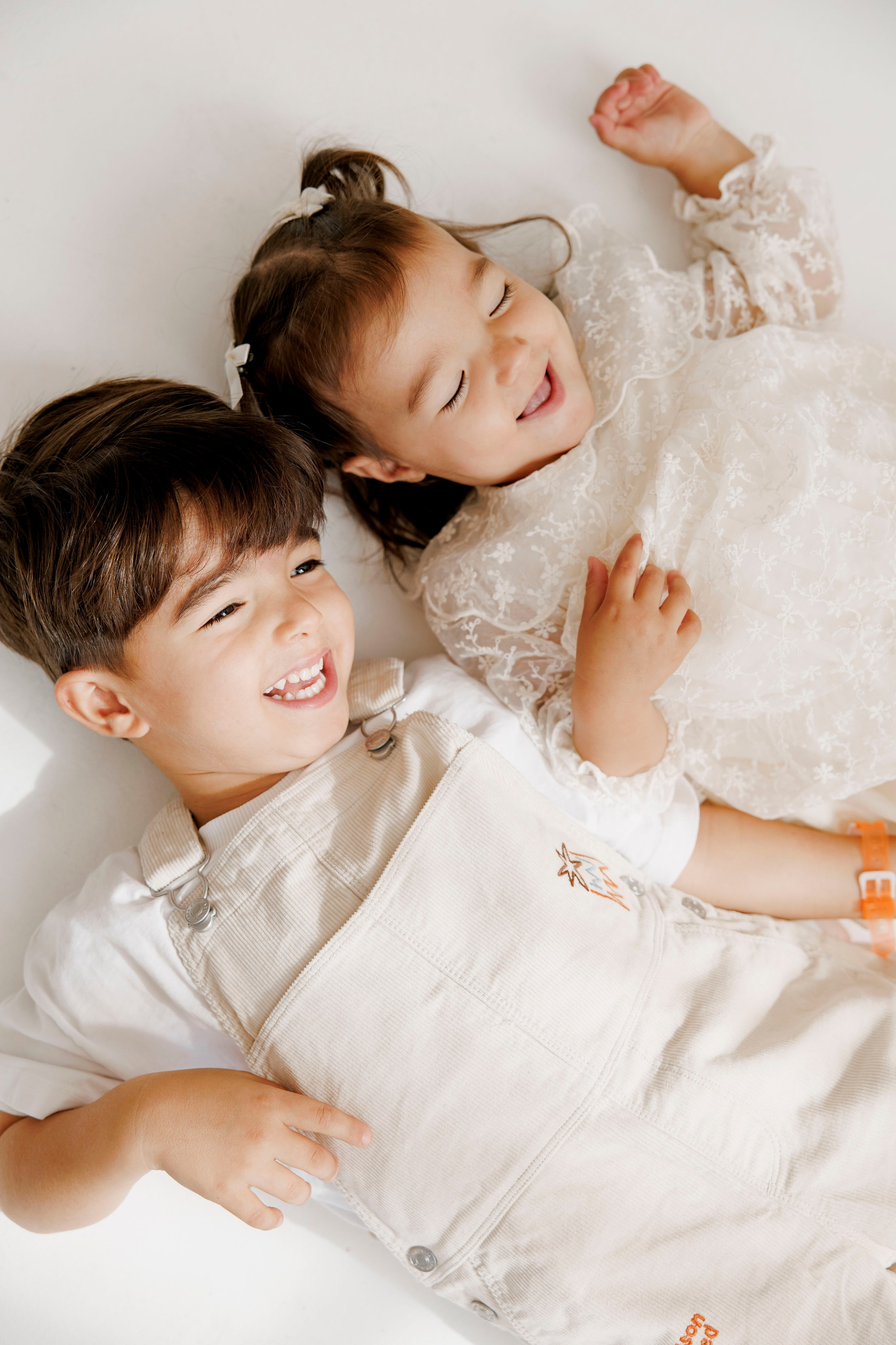 Family photoshoot inside the studio. Wedding and family photographer