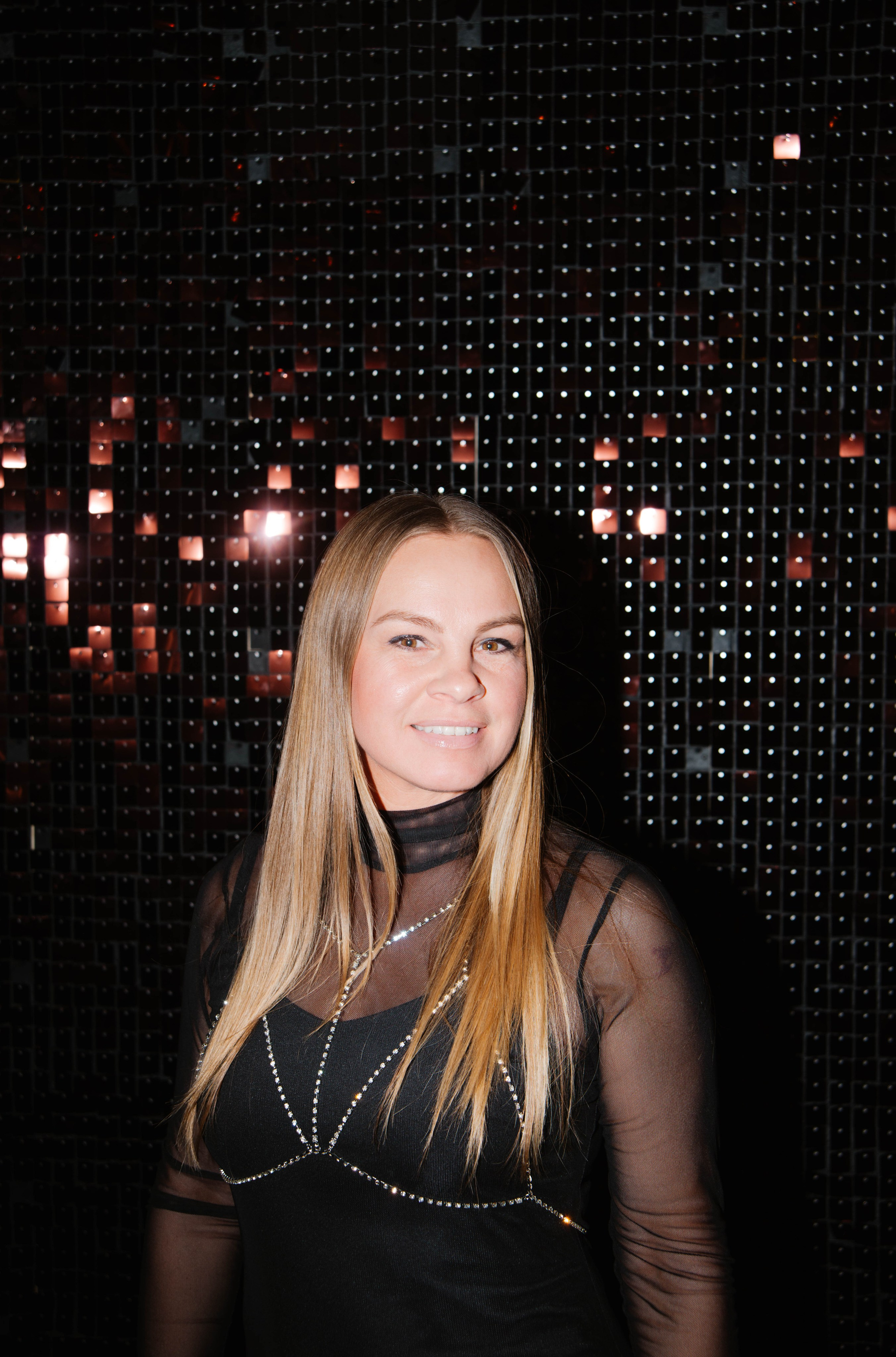 Праздник в стенах клубного пространства «Своя Среда». Ксения Glossa. Портретный и репортажный фотограф в Самаре