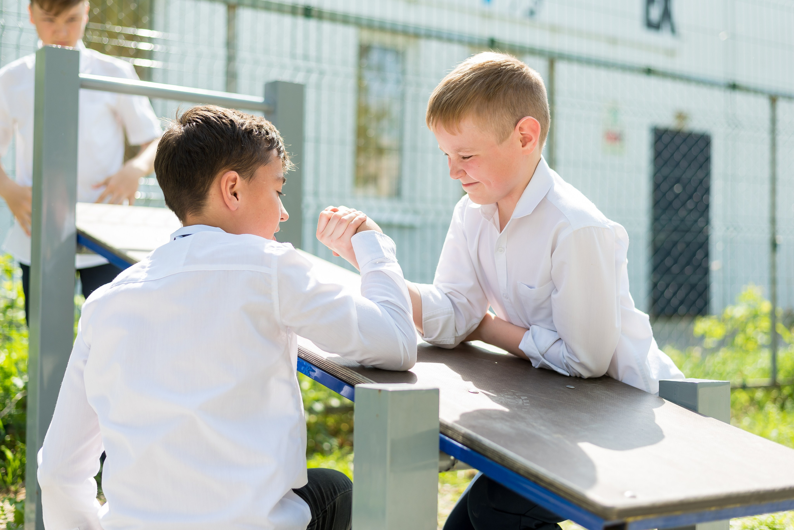 В школьном дворе, парке. Детский фотограф в Екатеринбурге и Берёзовском Евгений Кондаков