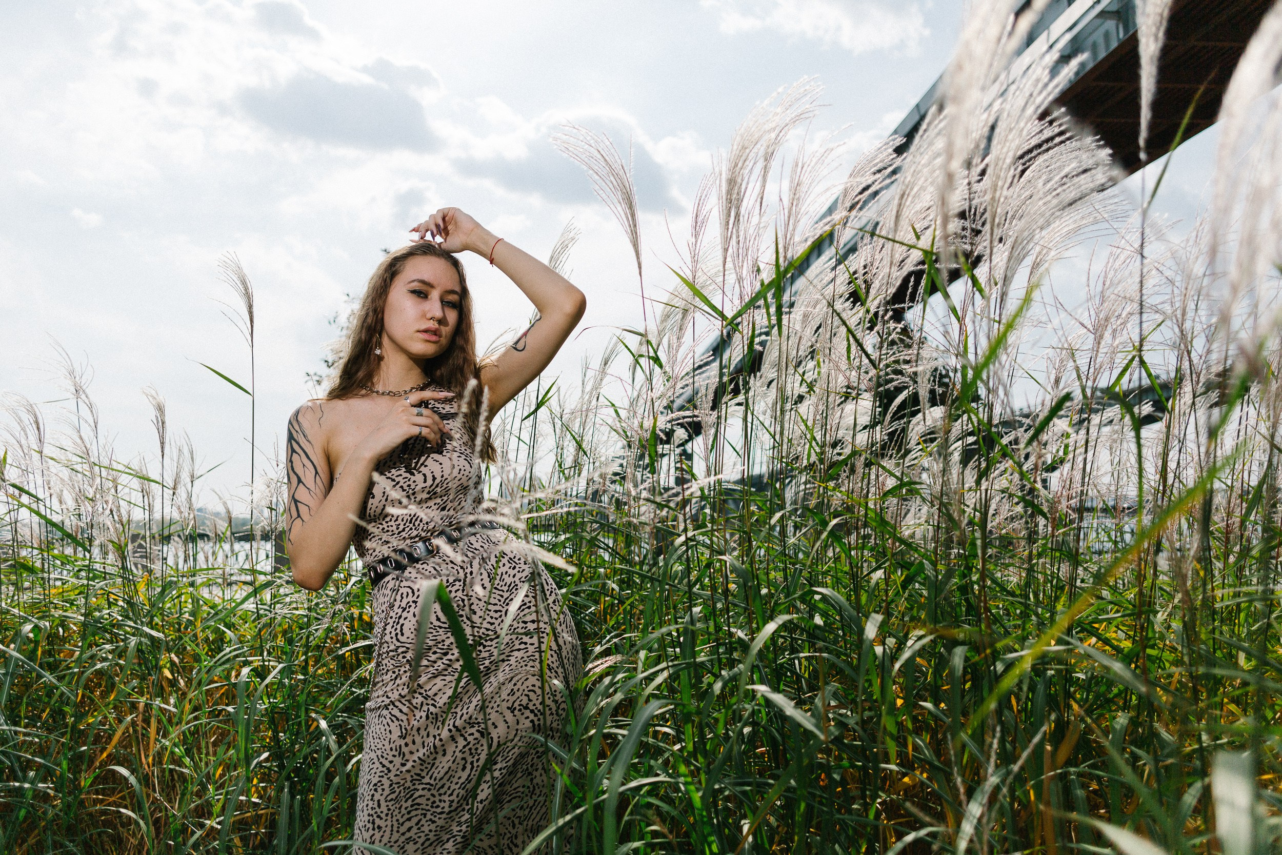 Яркая летняя съёмка на улице в Новосибирске. Портретный и репортажный фотограф. Мыльников Илья