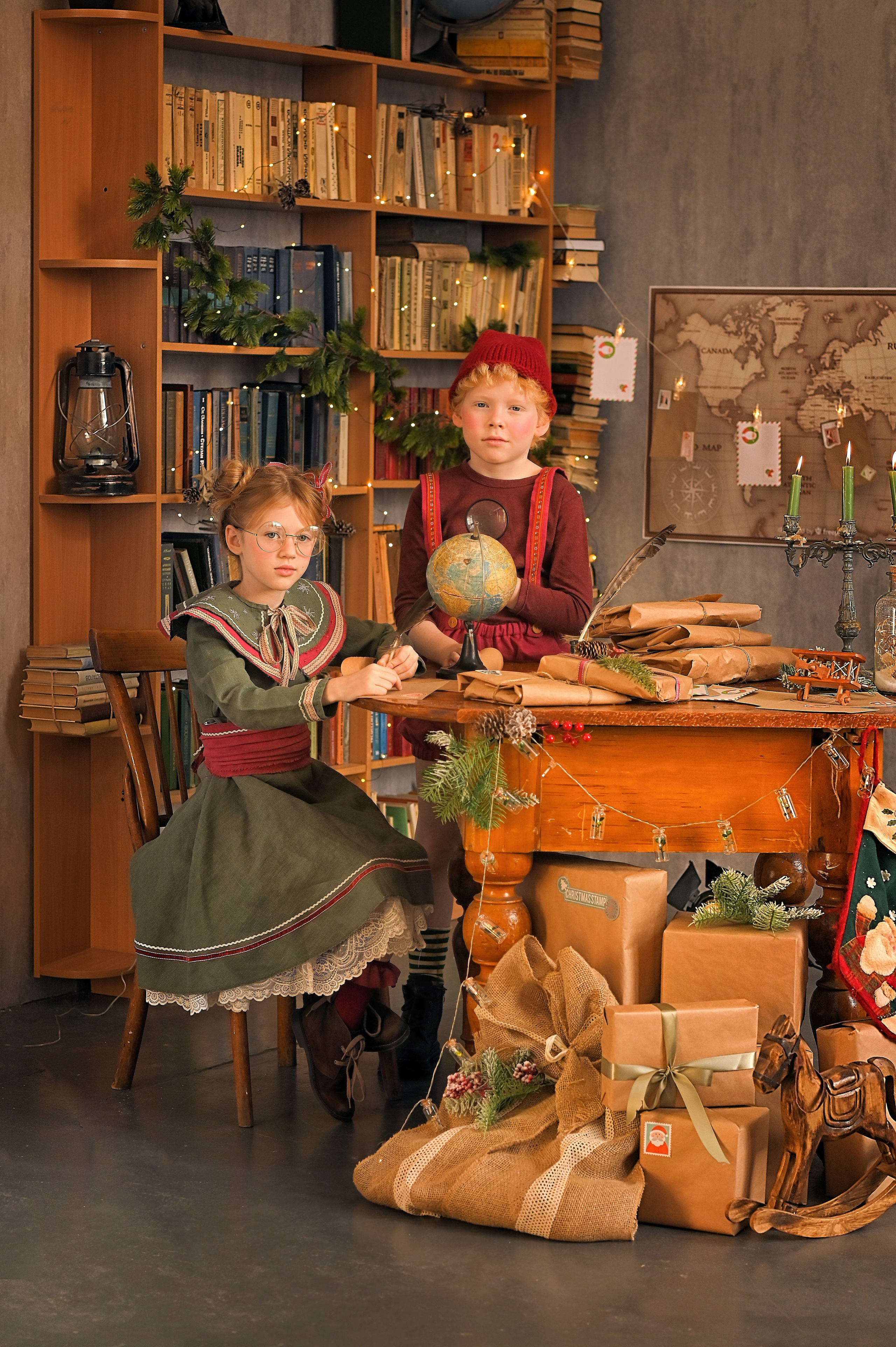 Добрые волшебники готовят новогодние подарки. Фотографы крещения/венчания  Красноярск Татьяна и Вячеслав Переваловы