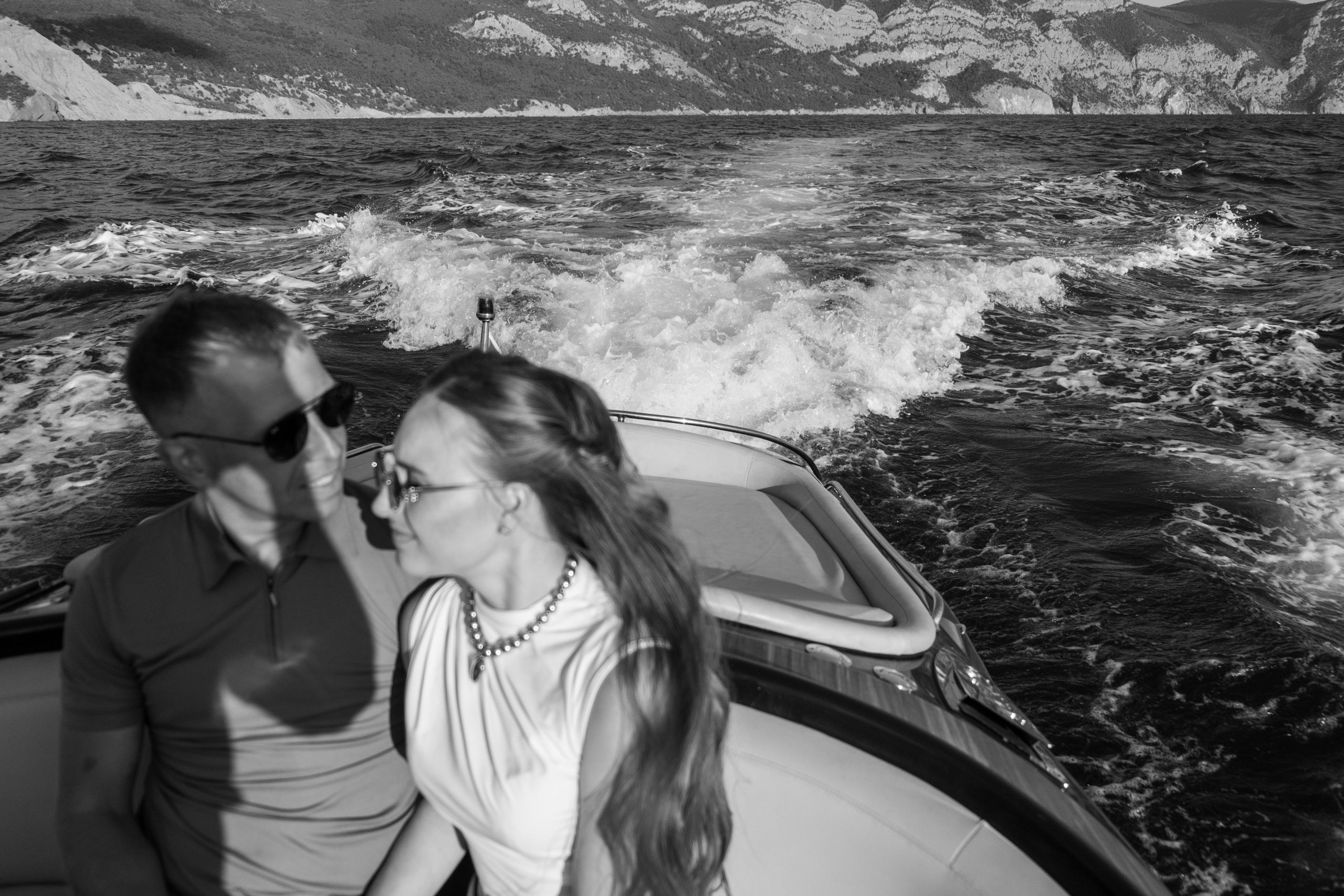 М+А — Прогулка на катере в Балаклаве. Профессиональная фотосъемка в Крыму. Натуральные эмоции и живые кадры. Забронируйте дату прямо сейчас!