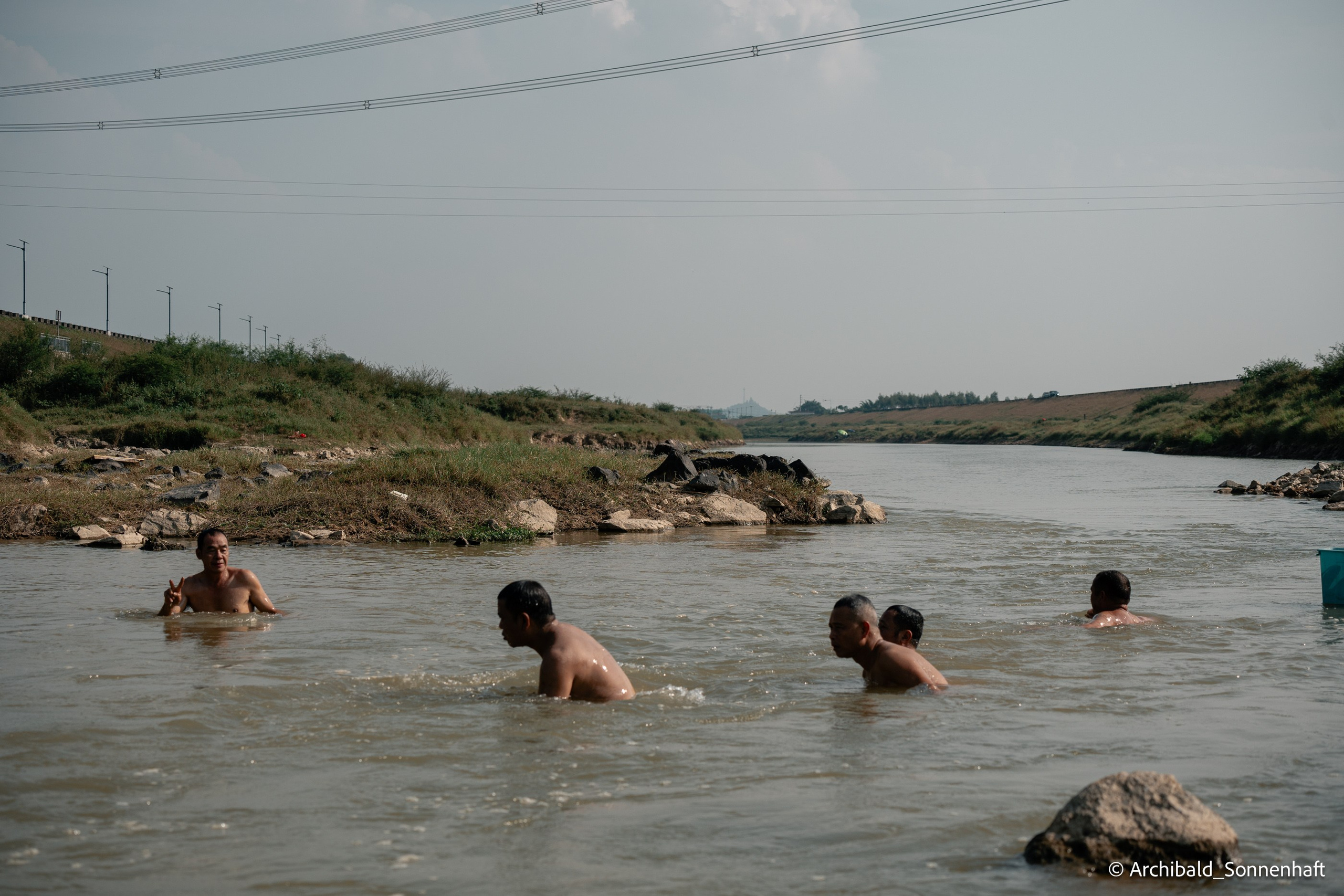Weekend kayaking trip. Photographer in Guangzhou, China. Archibald Sonnenhaft