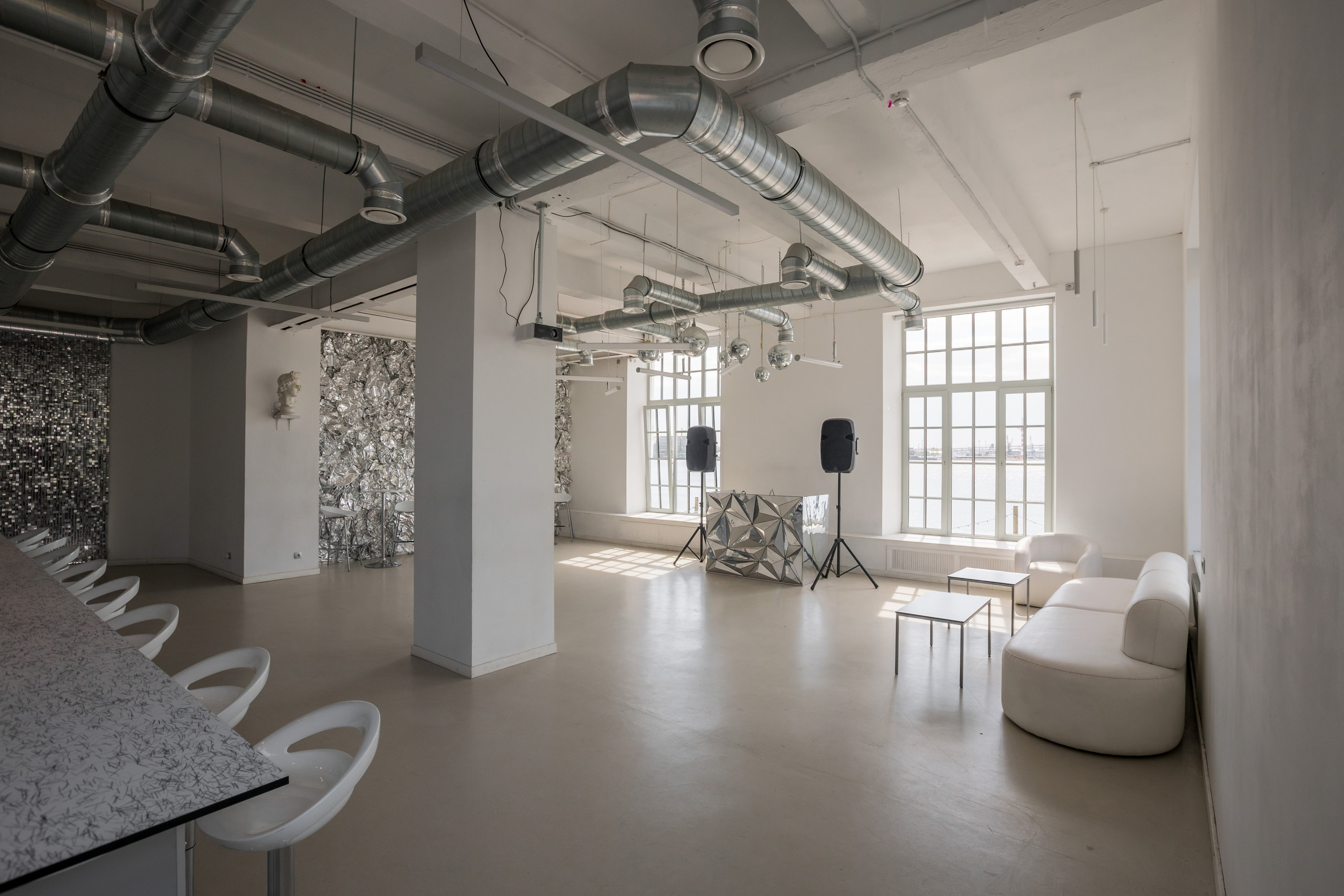 Mr. White (лето). Аренда лофта в СПб для мероприятий