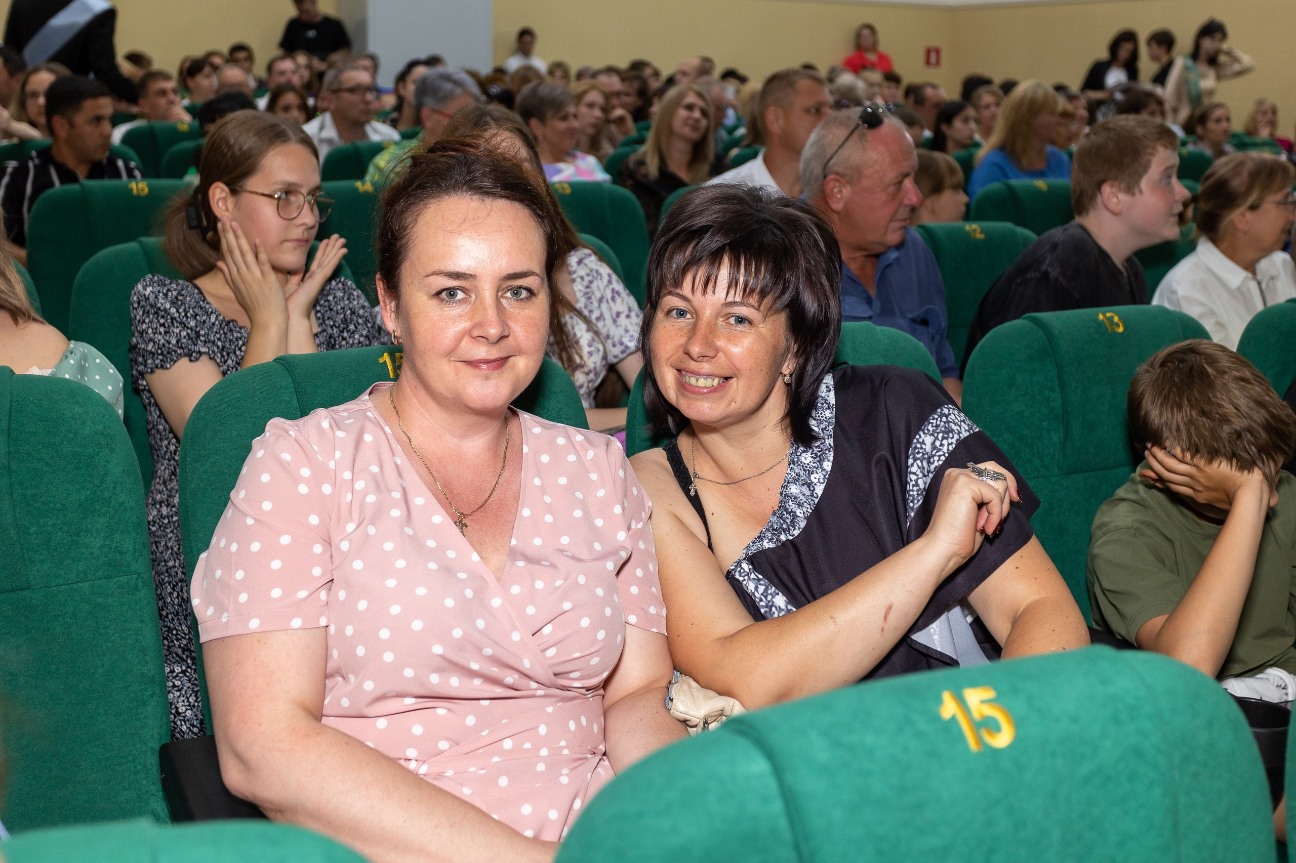 Вручение аттестата и выпускной вечер. Выпускные альбомы Майкоп, Краснодар Елена Золотарева