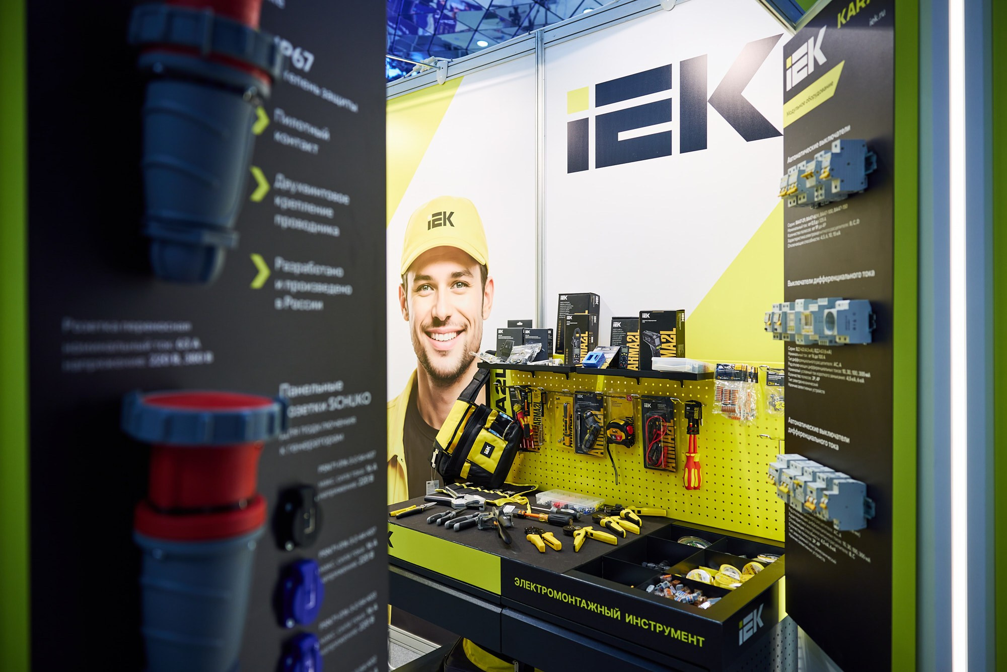 репортажная съёмка выставки IEK в Москве