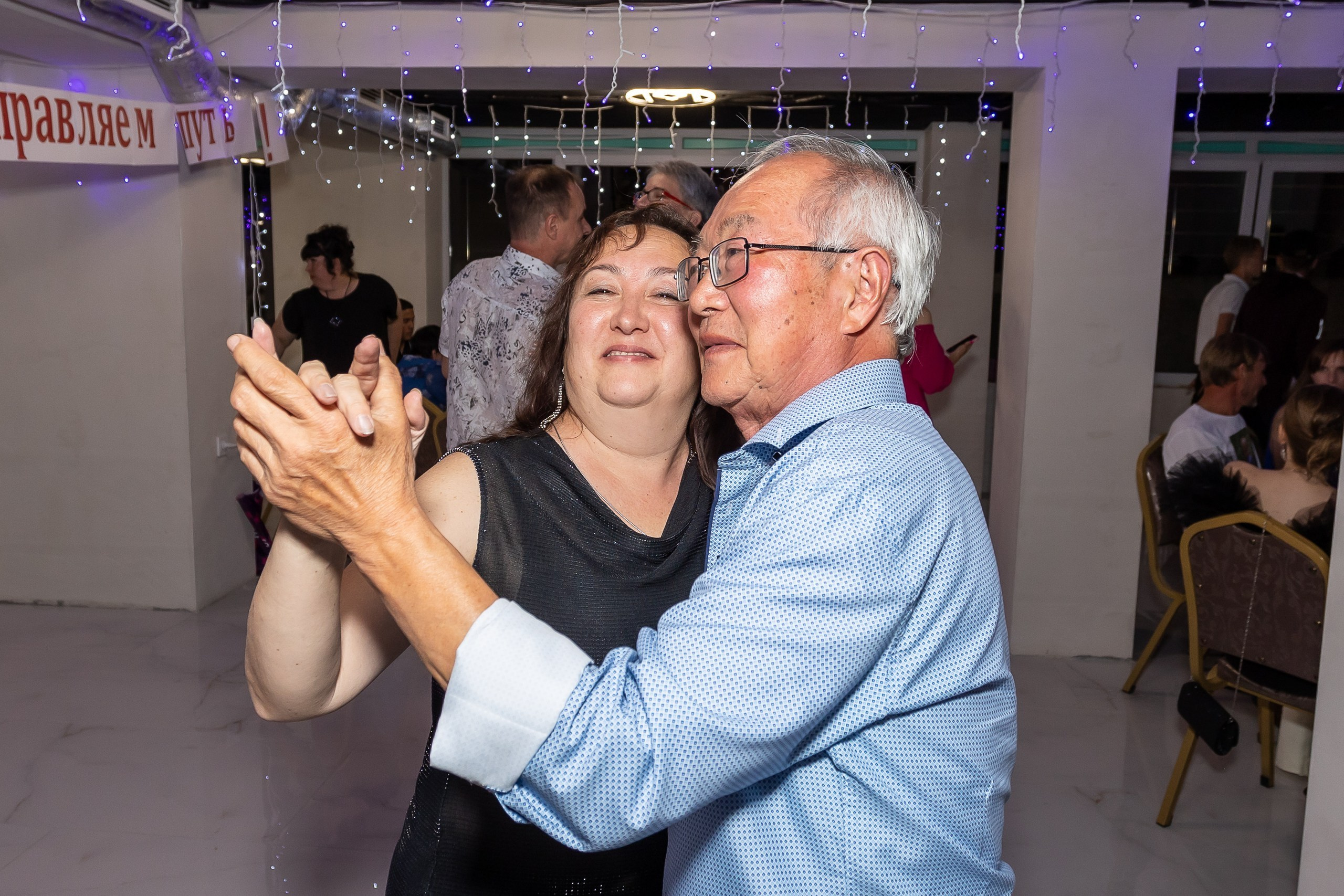 Вручение аттестата и выпускной вечер. Выпускные альбомы Майкоп, Краснодар Елена Золотарева